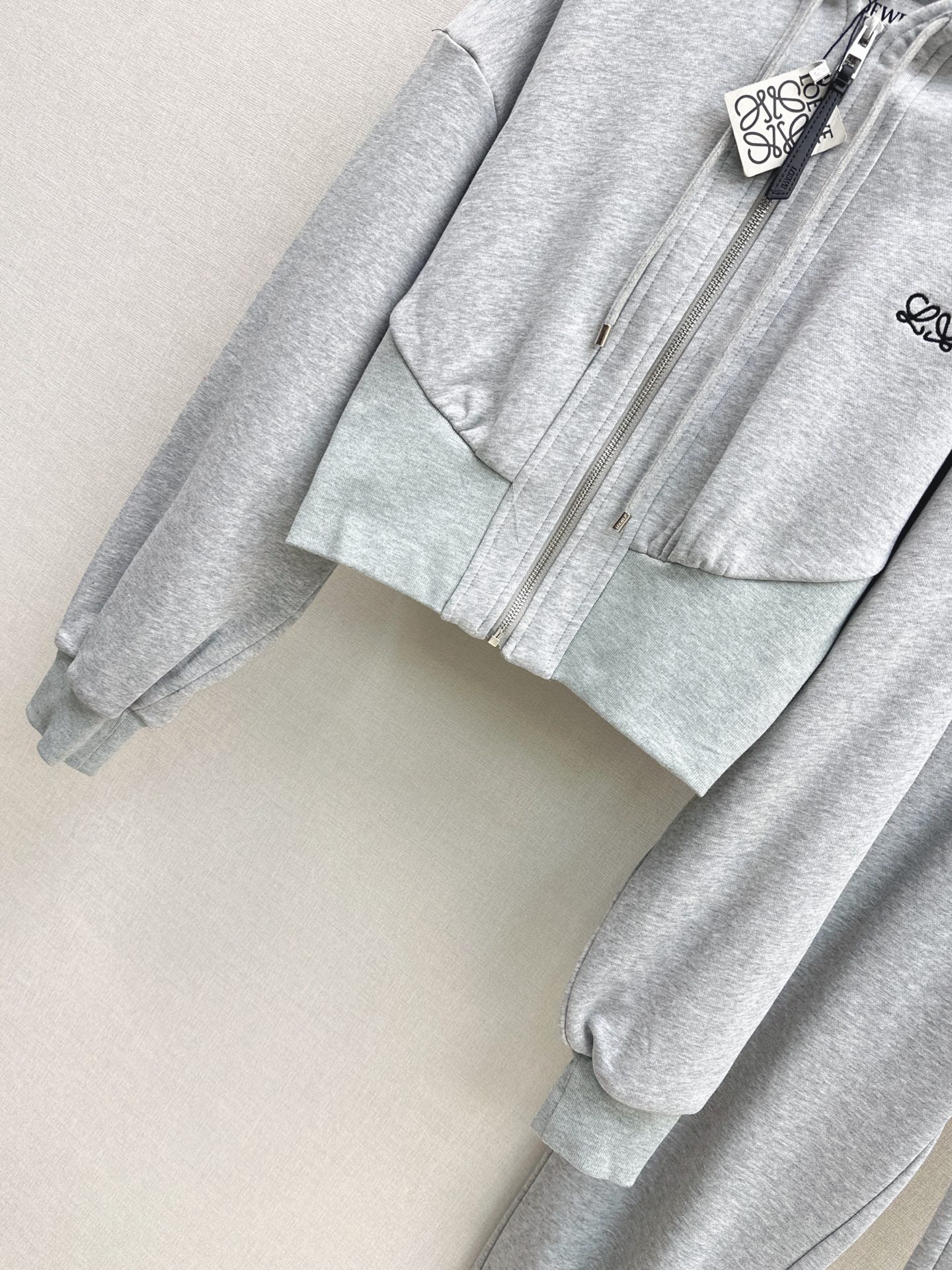 Loe 26fw embroidery hooded jacket pants sets