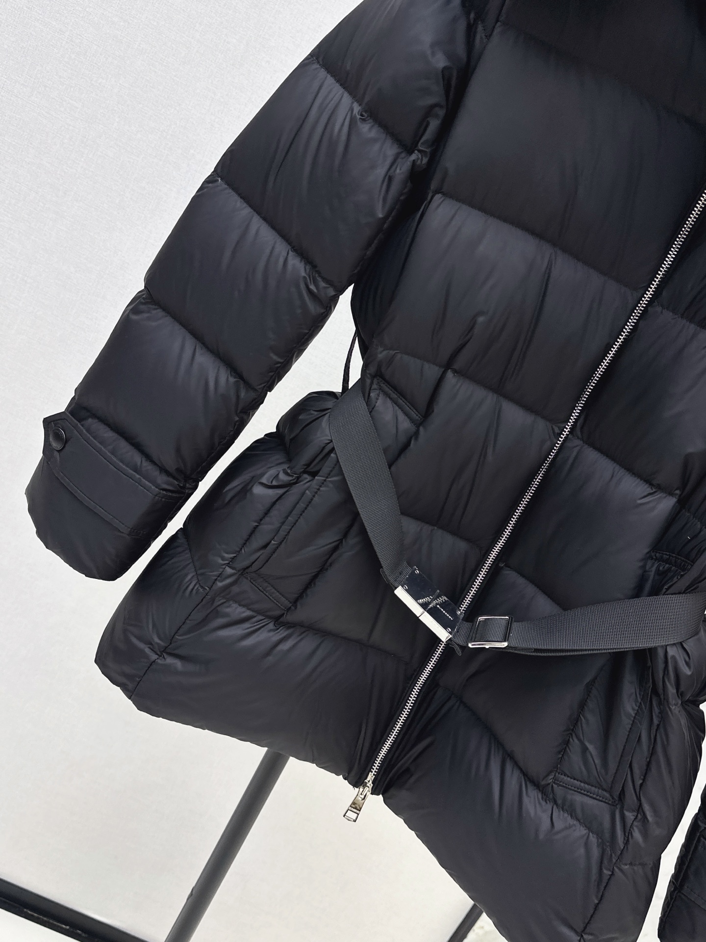 Bur 26fw Hooded Belted Down Jacket