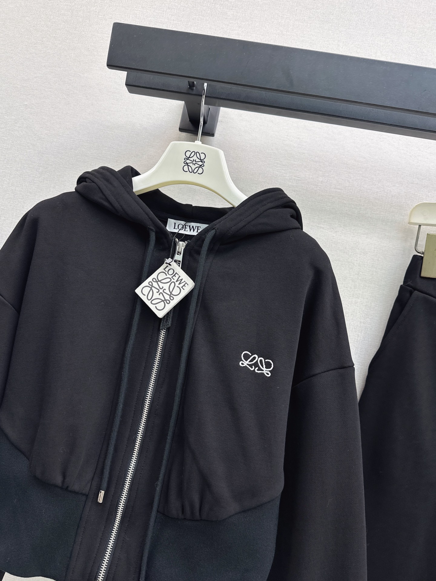 Loe 26fw embroidery hooded jacket pants sets