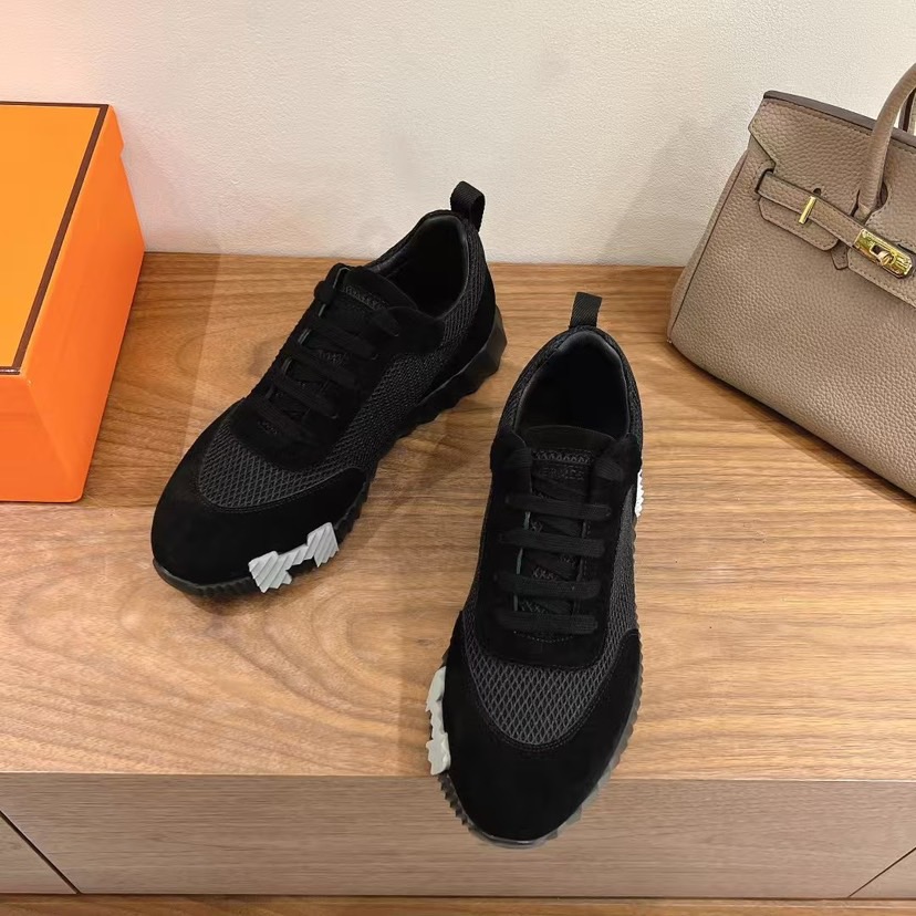 Herm bouncing sneakers