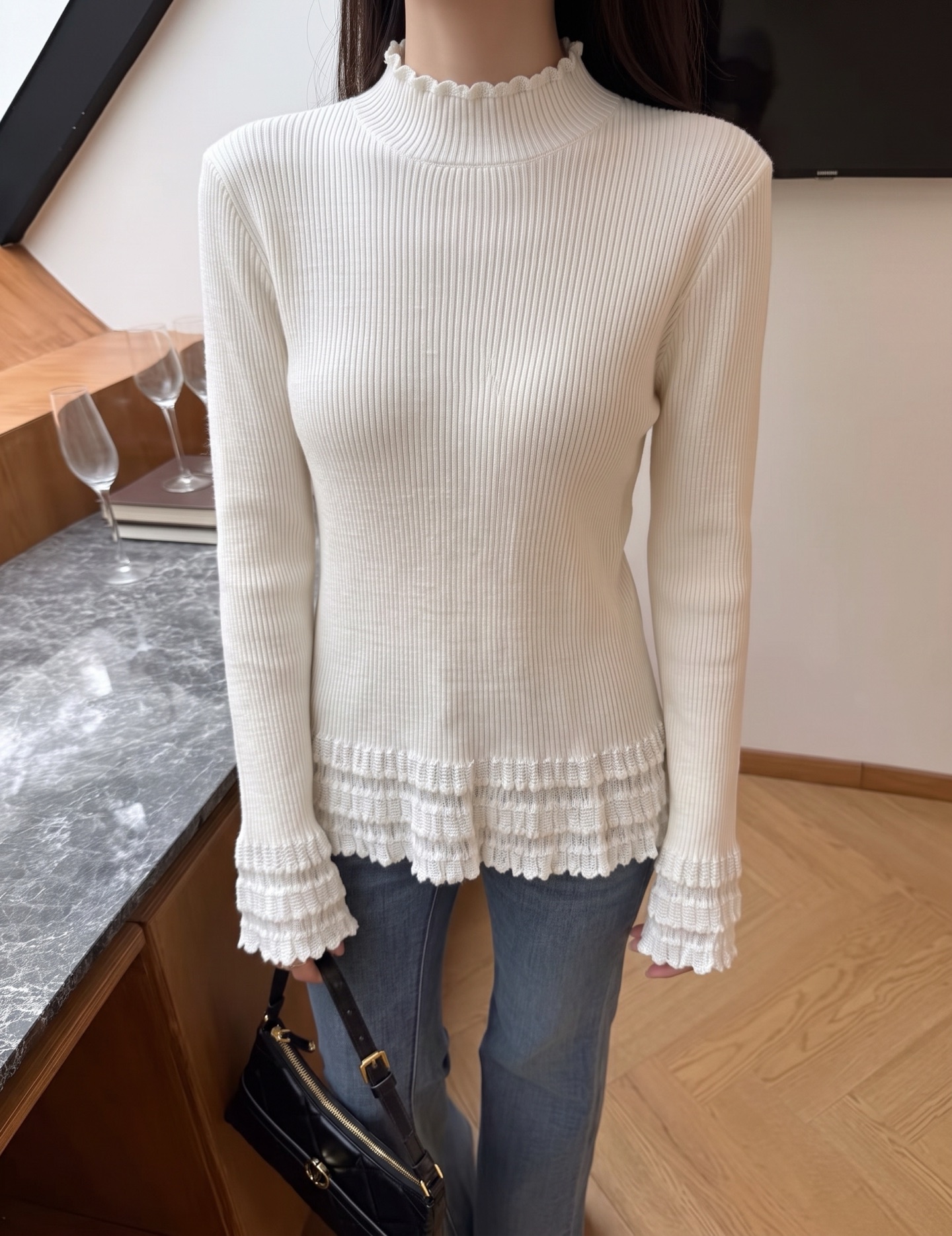 ES 26fw ruffle basic tee