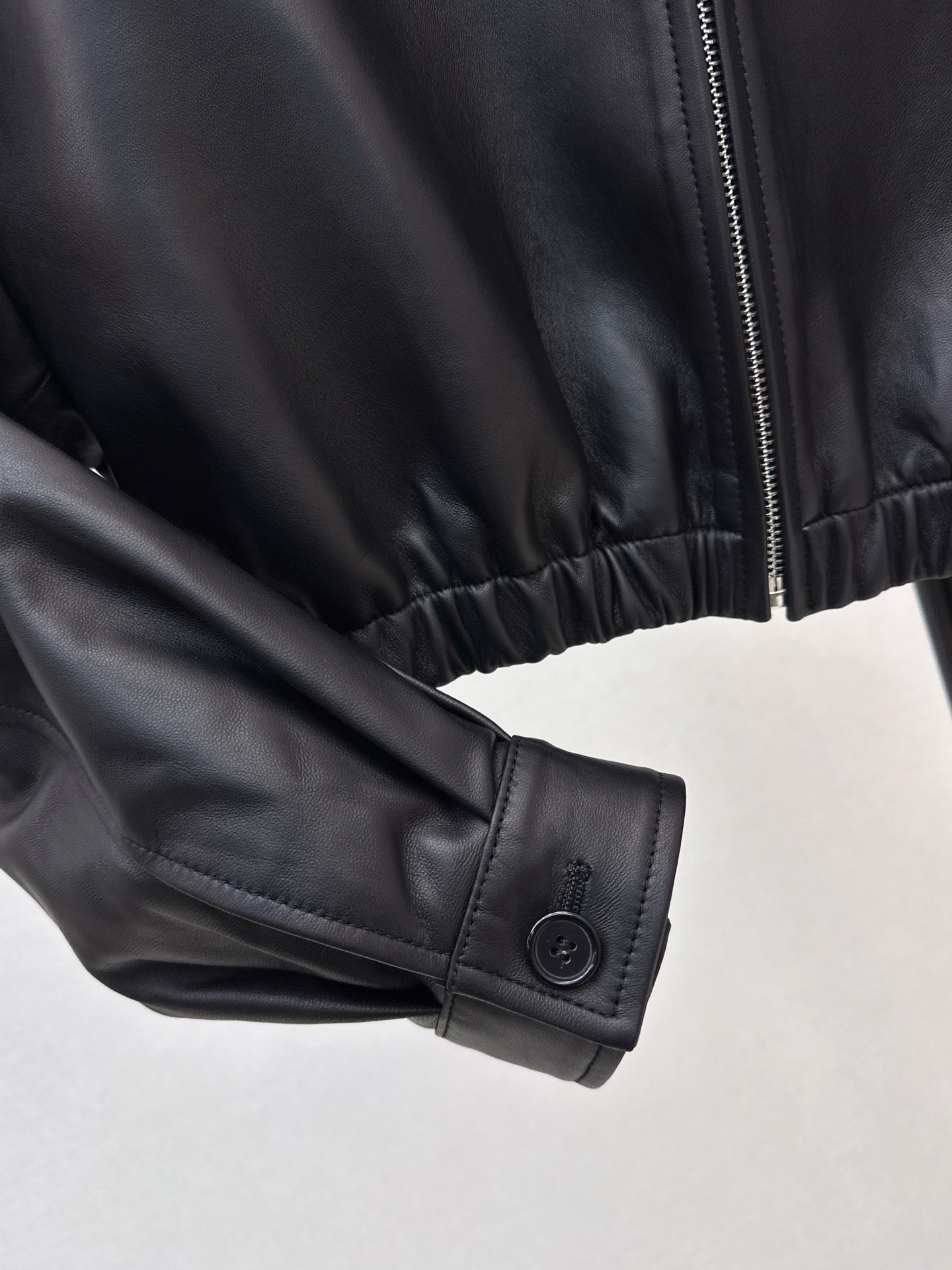 Pra 26fw cropped leather jacket