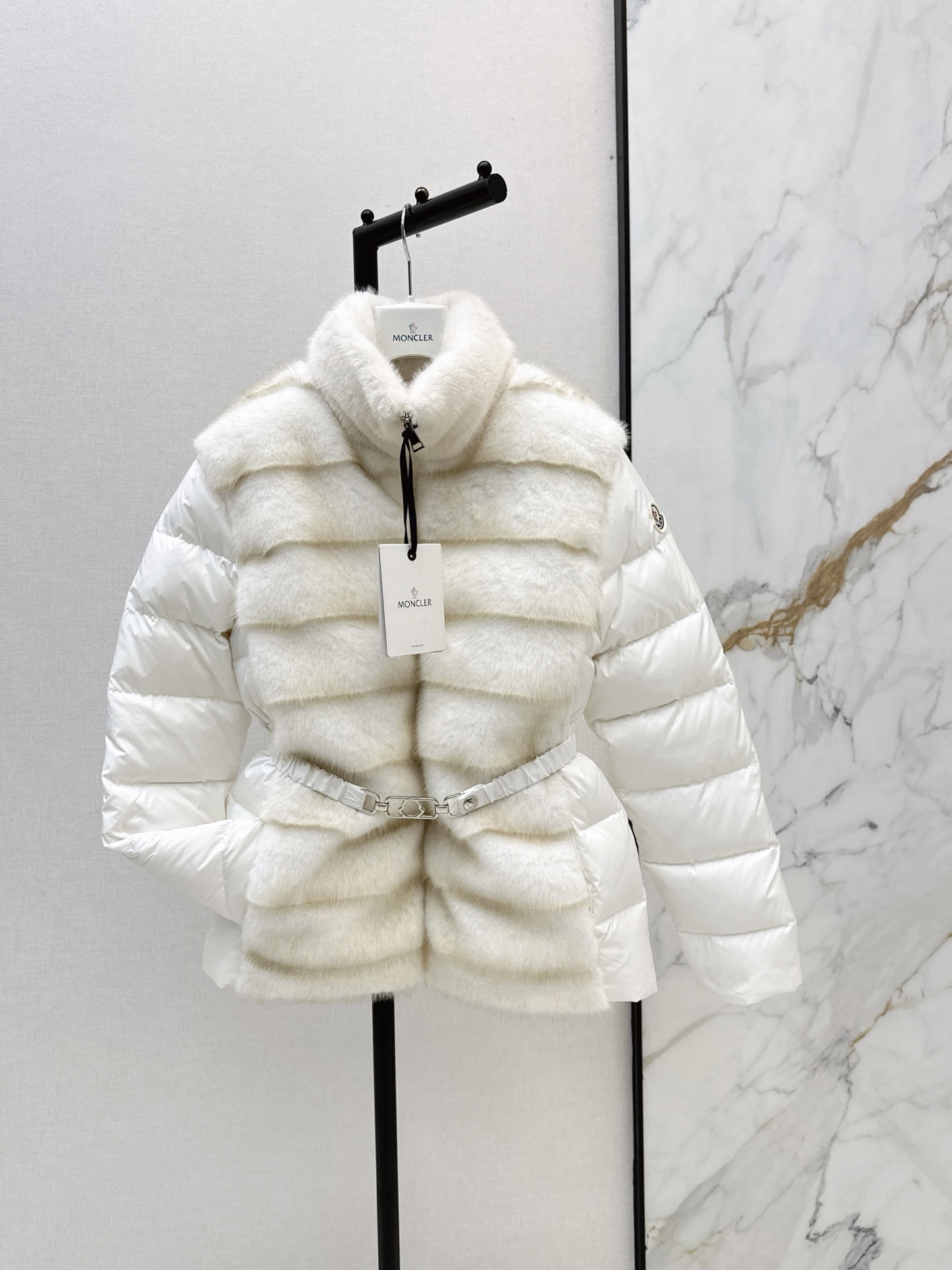 Monc 26fw fur belted down jacket