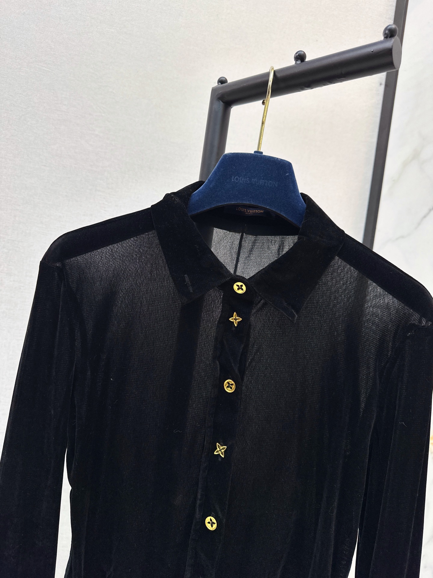 Loui 26fw velvet slim-fit top