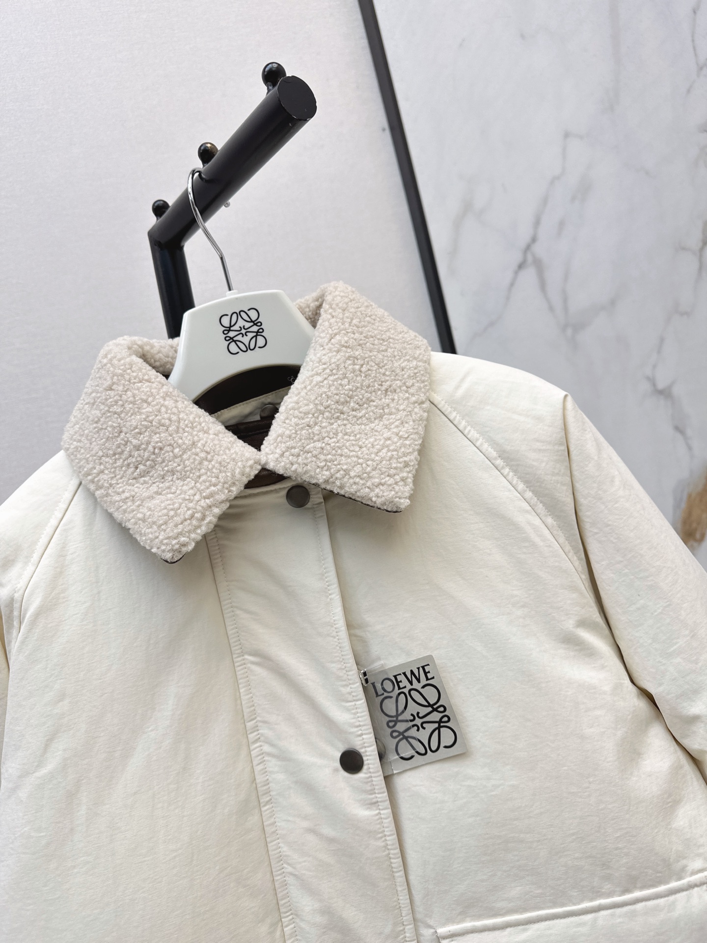 Loe 26fw sherpa-collar down jackey with detachable teddy-fleece vest