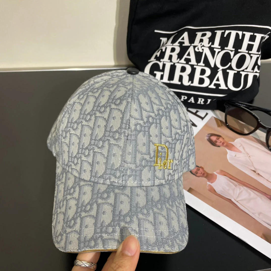 CD New embroidered baseball cap