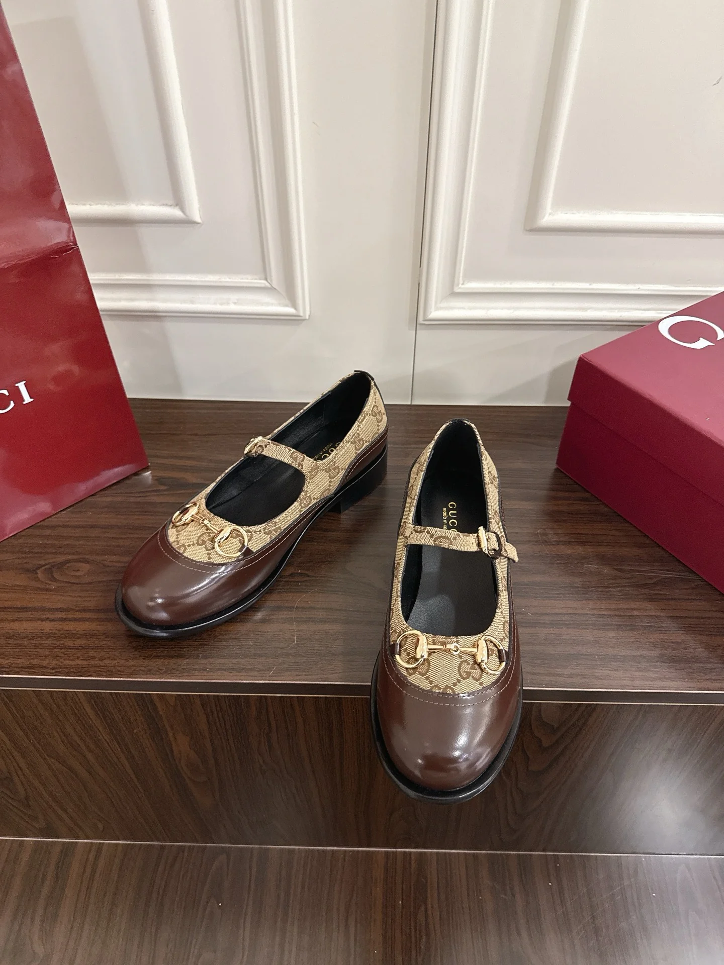 Guc 25fw mary jane flats