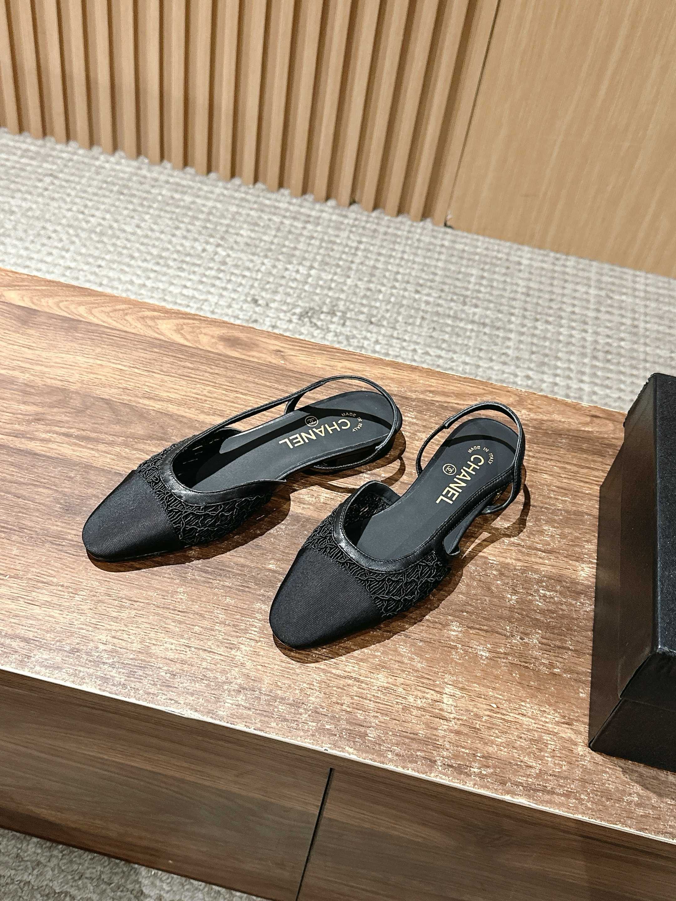Chan 25fw lace slingback flats