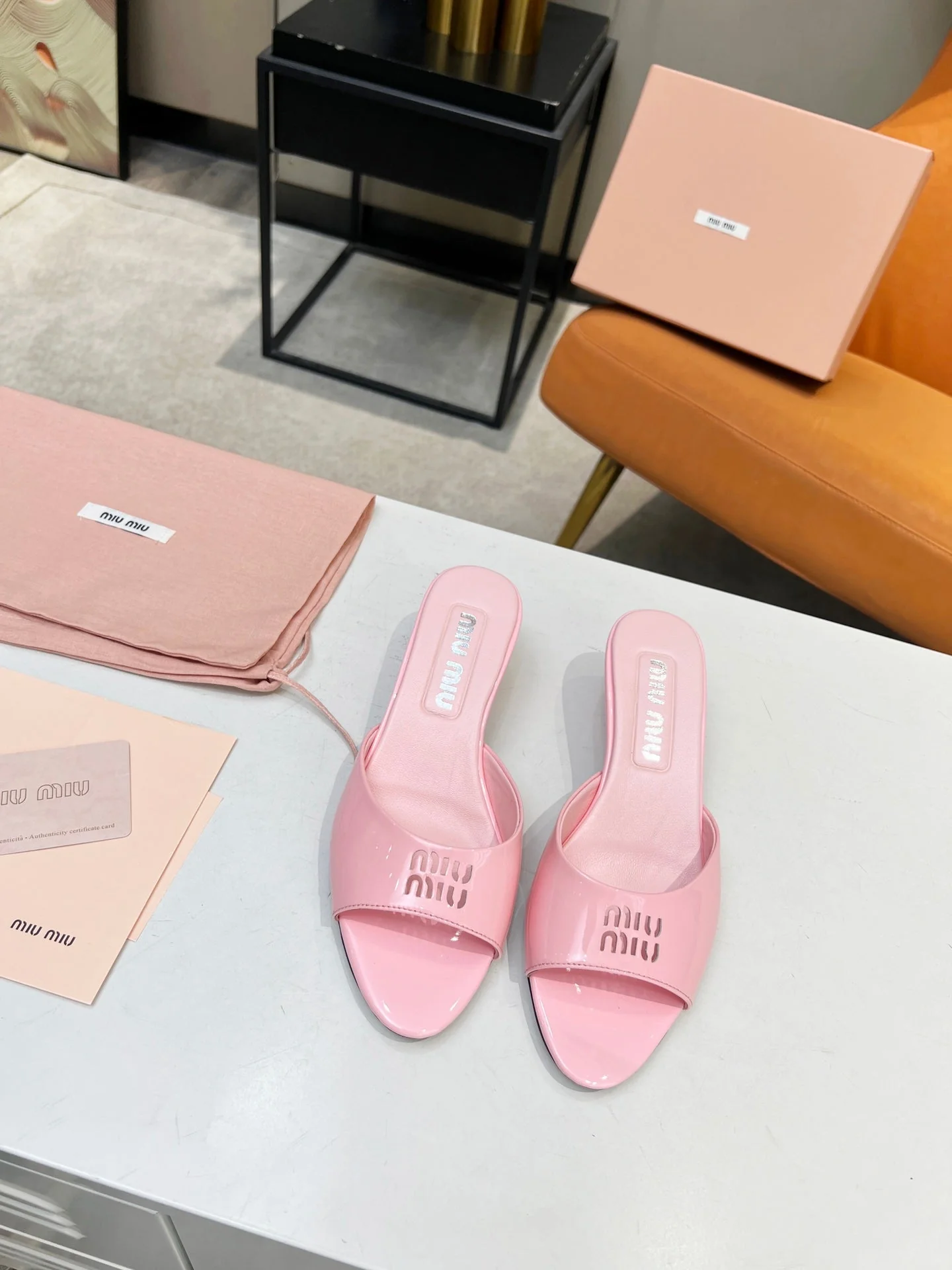 Mi leather slippers
