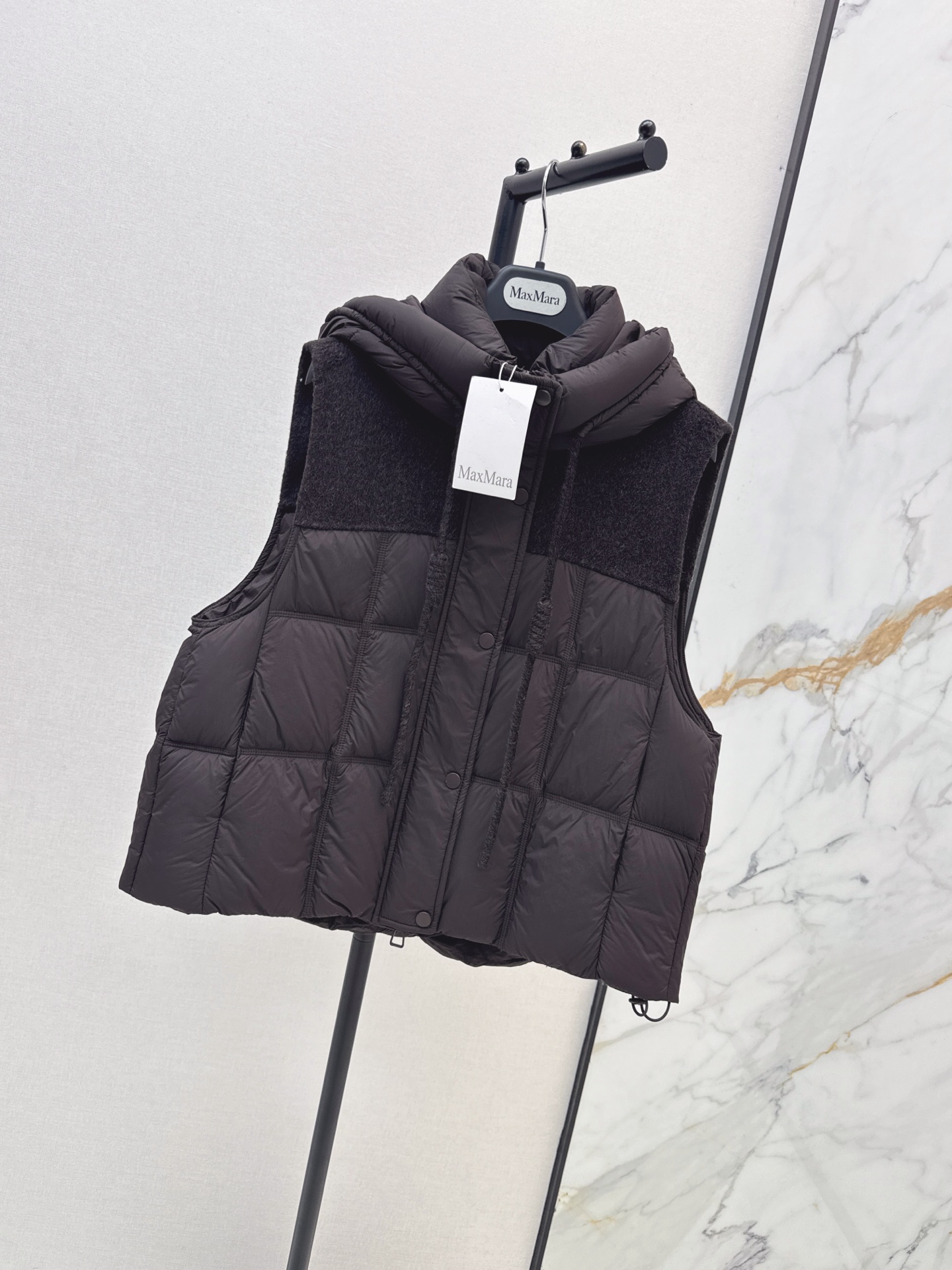 Max 26fw knit contract hooded down vest