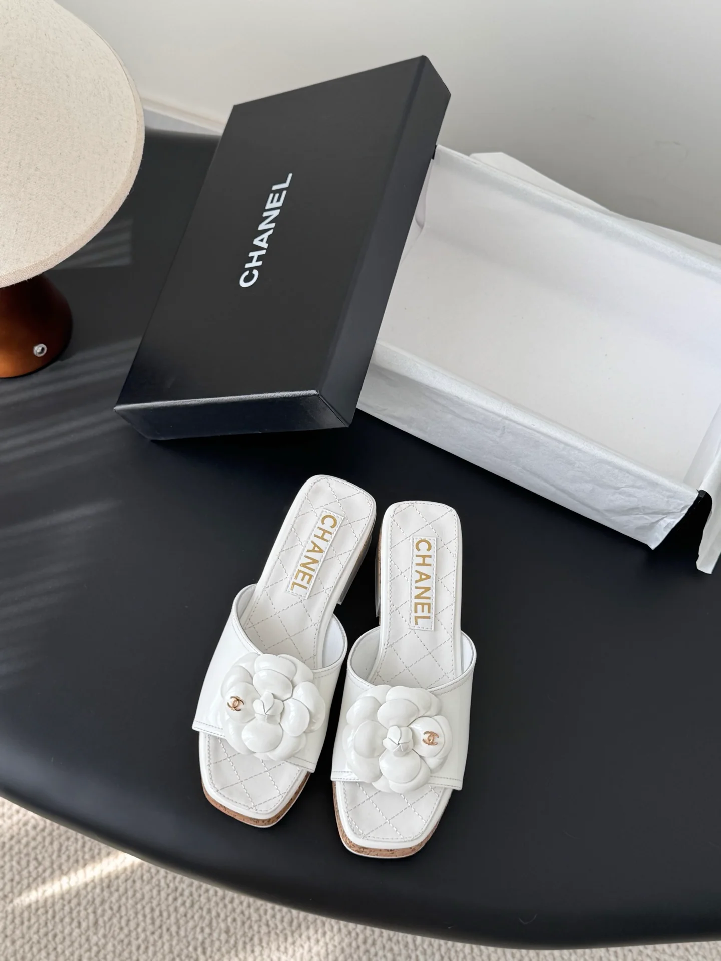 Chan 26ss camellia sides sandals