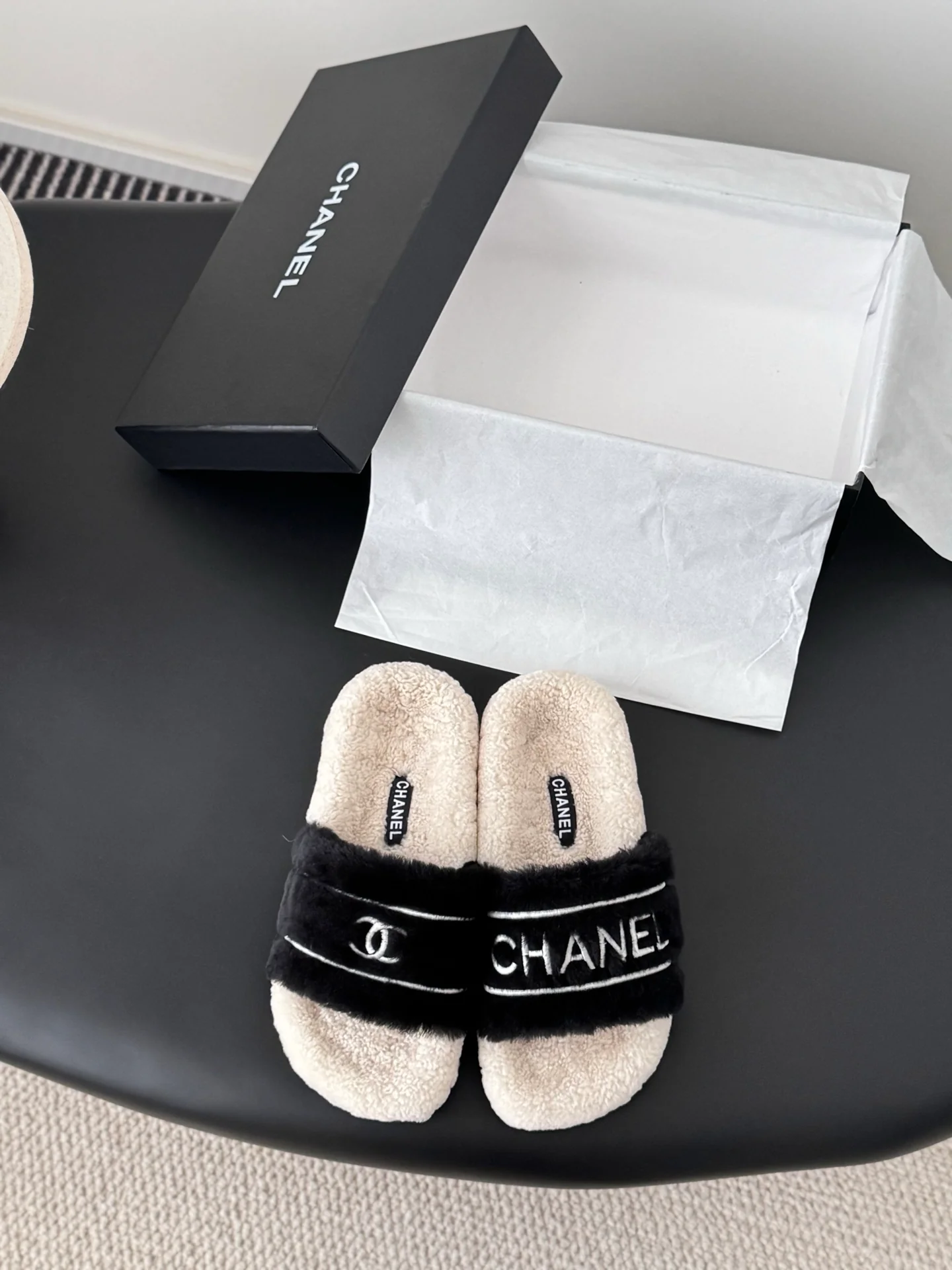 Chan 25fw fluffy slipper