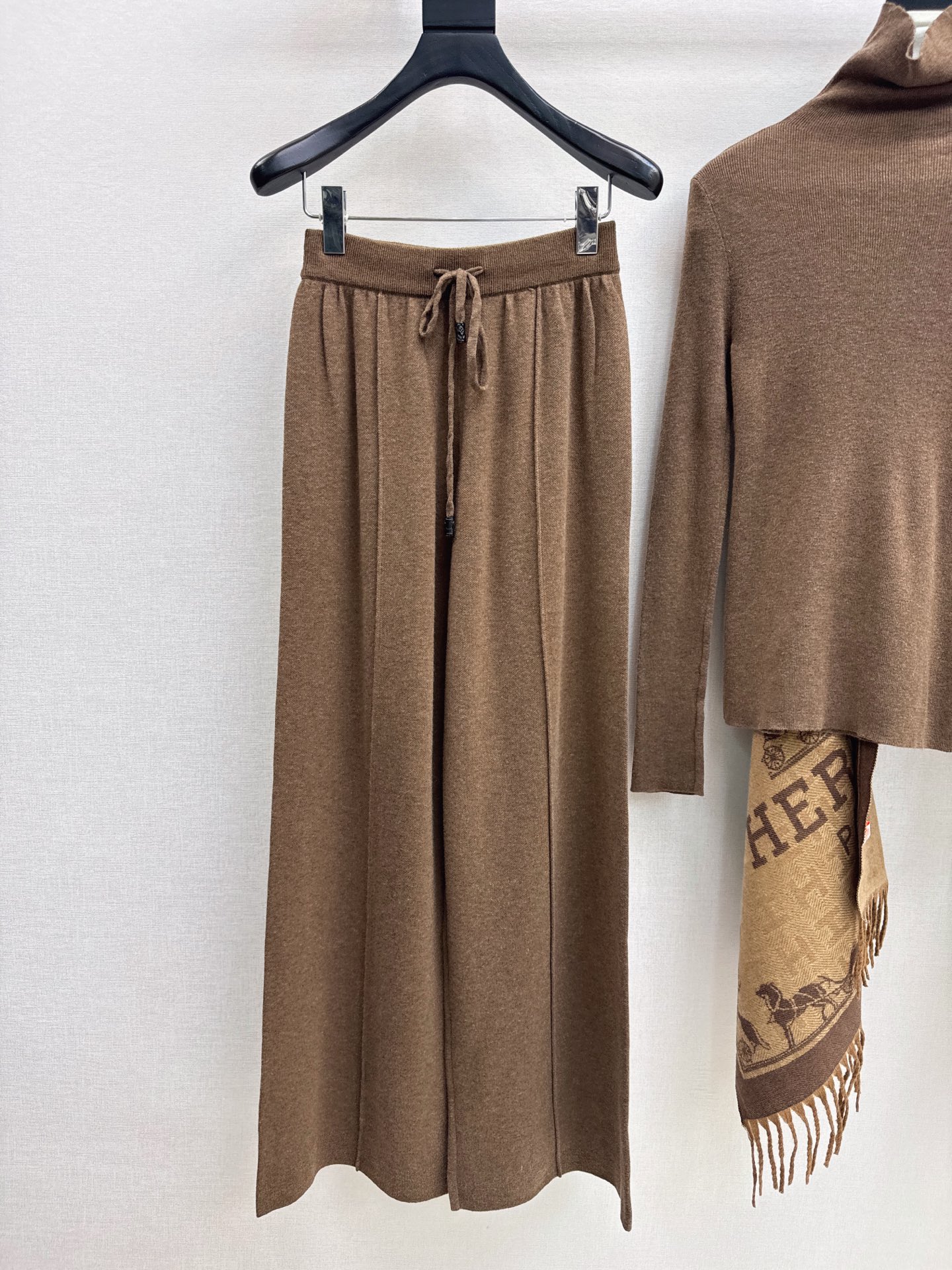 Her 26fw knit shawls basic tee pants sets