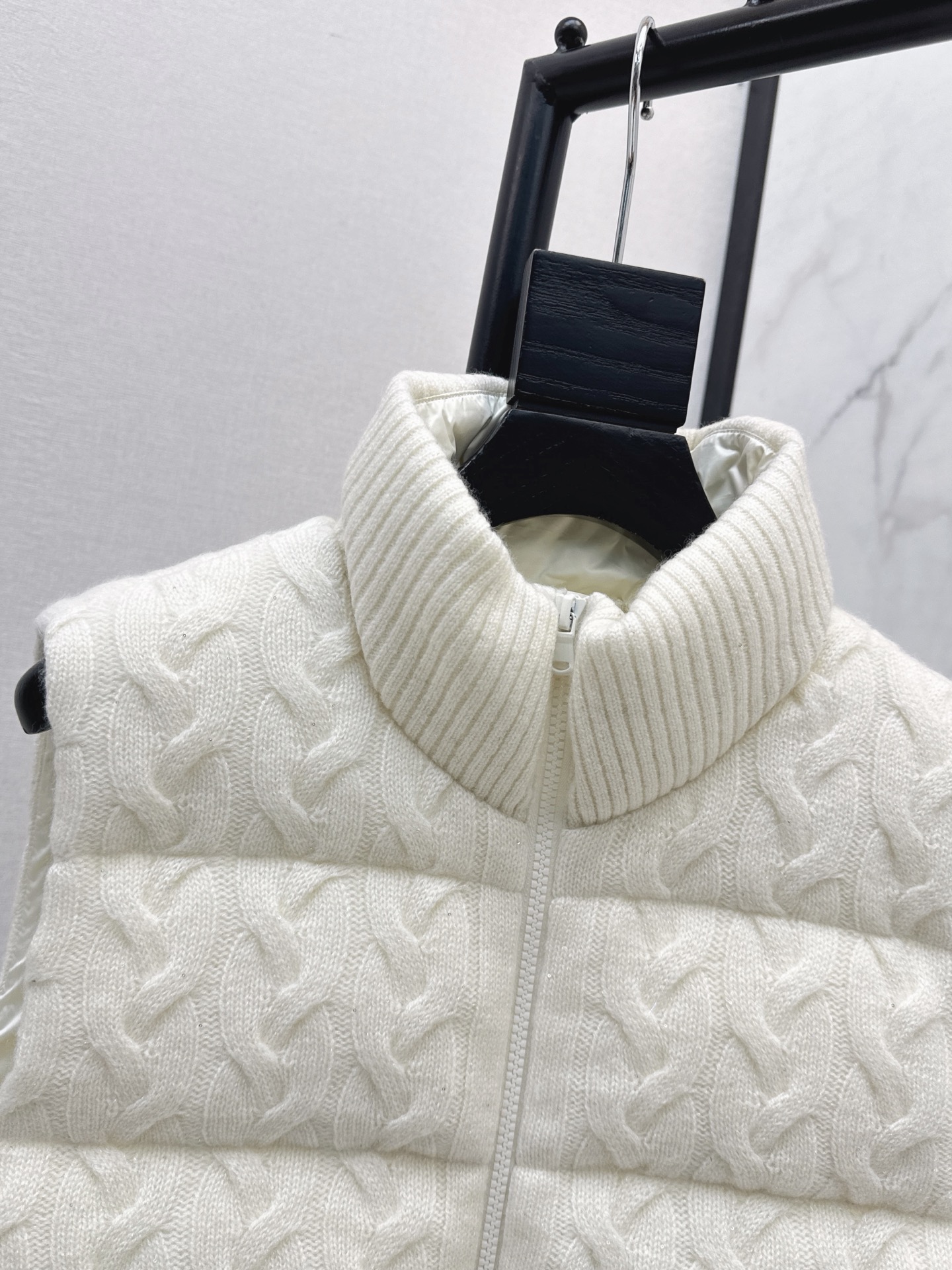 Brun 26fw knit contract down vest