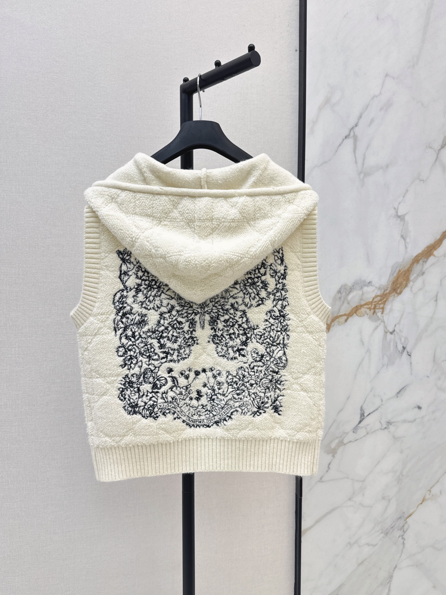 CD 26fw embroidery hooded vest