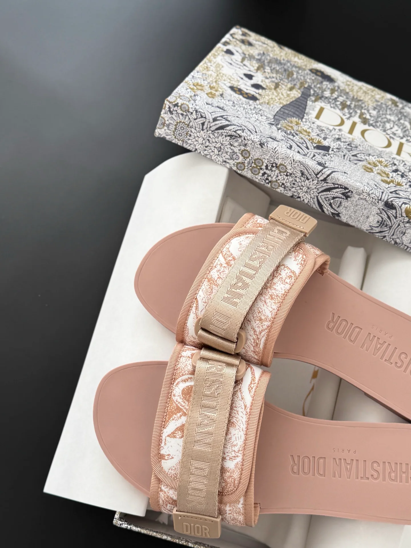 CD 25fw sandals