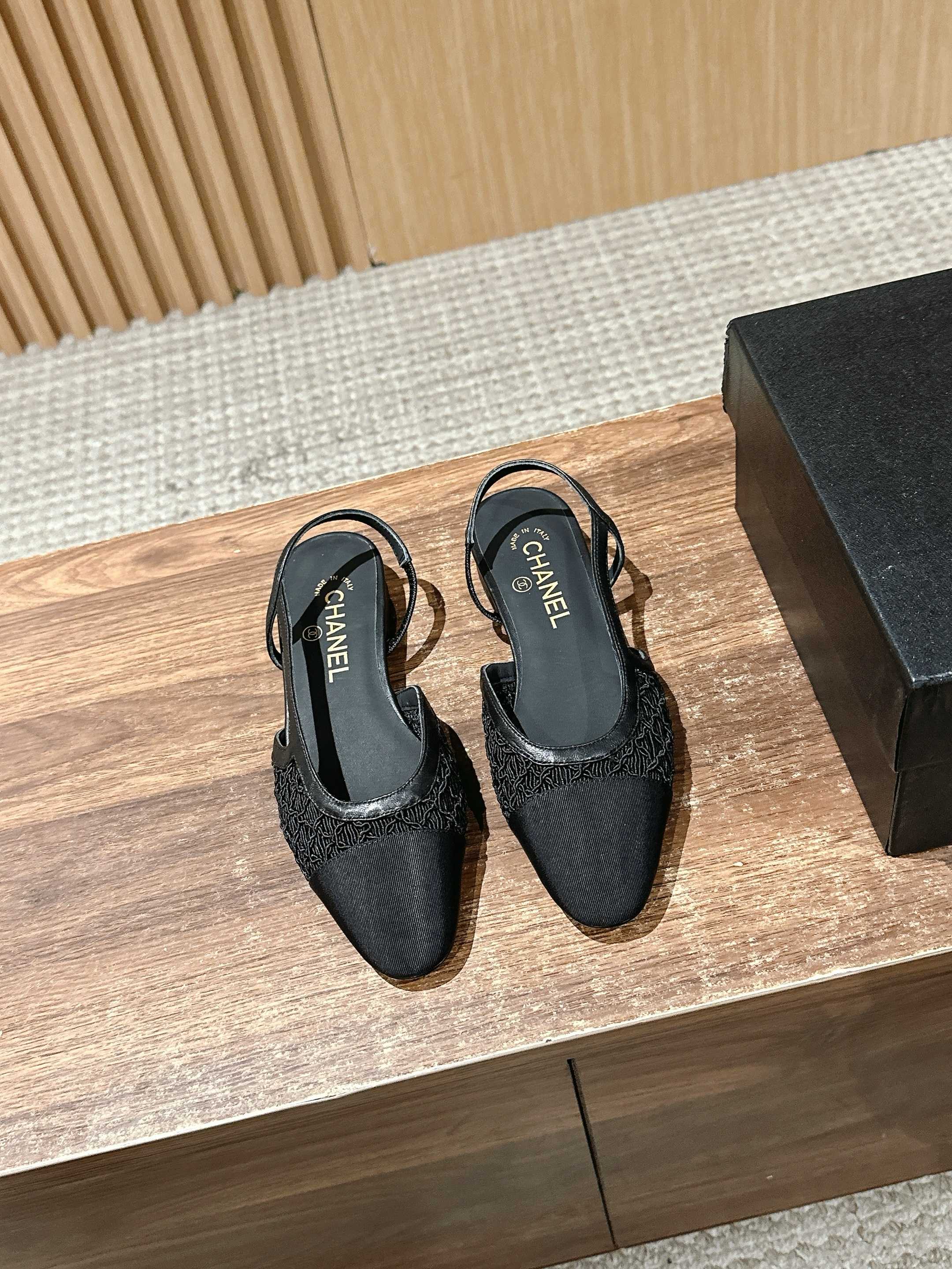 Chan 25fw lace slingback flats