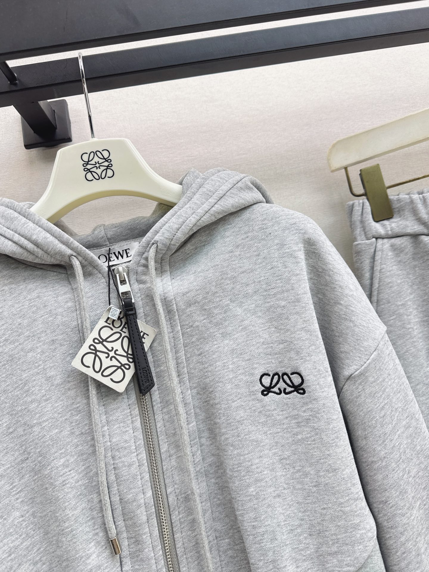 Loe 26fw embroidery hooded jacket pants sets