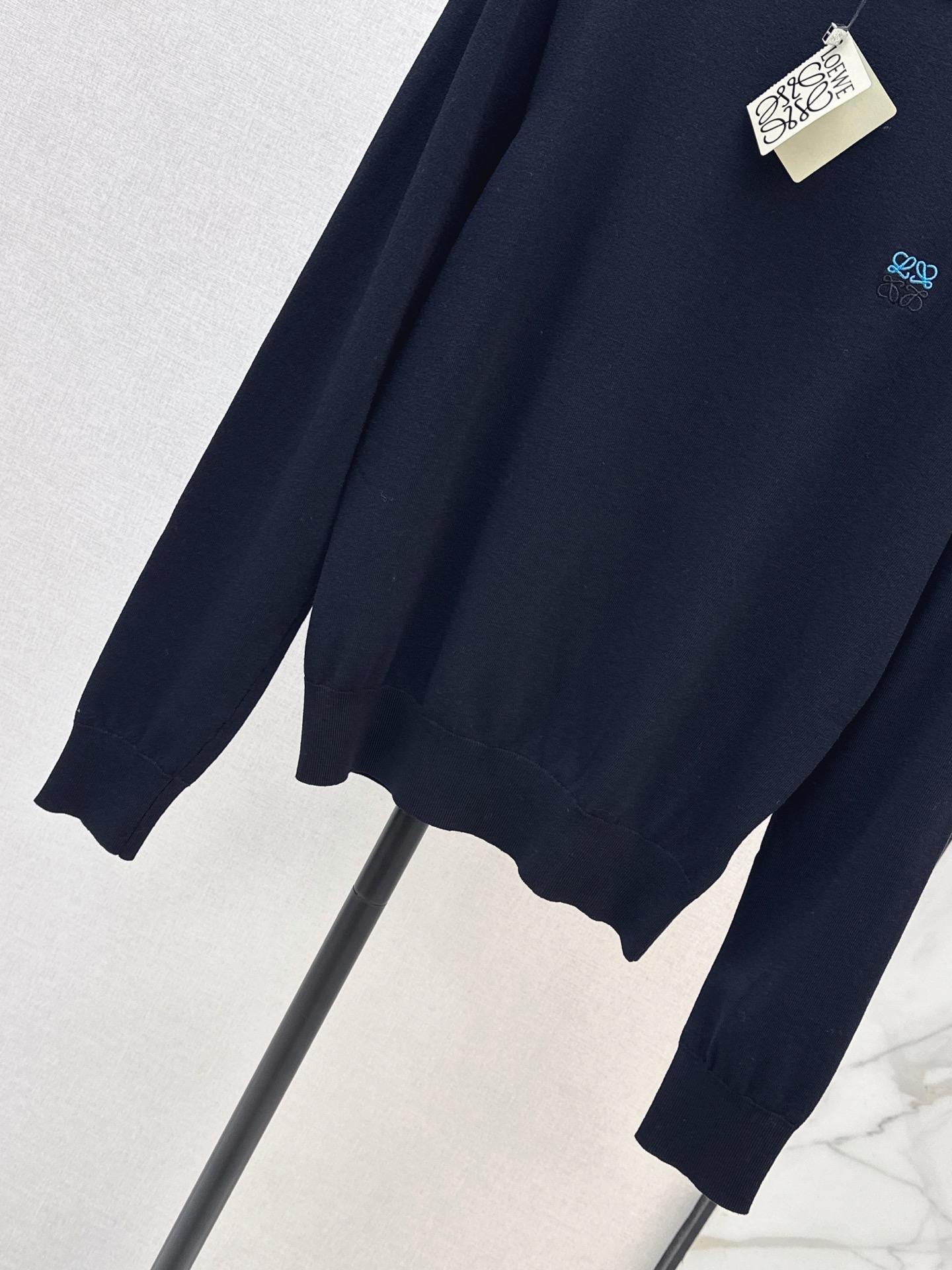 Loe 26fw off shoulder knit top