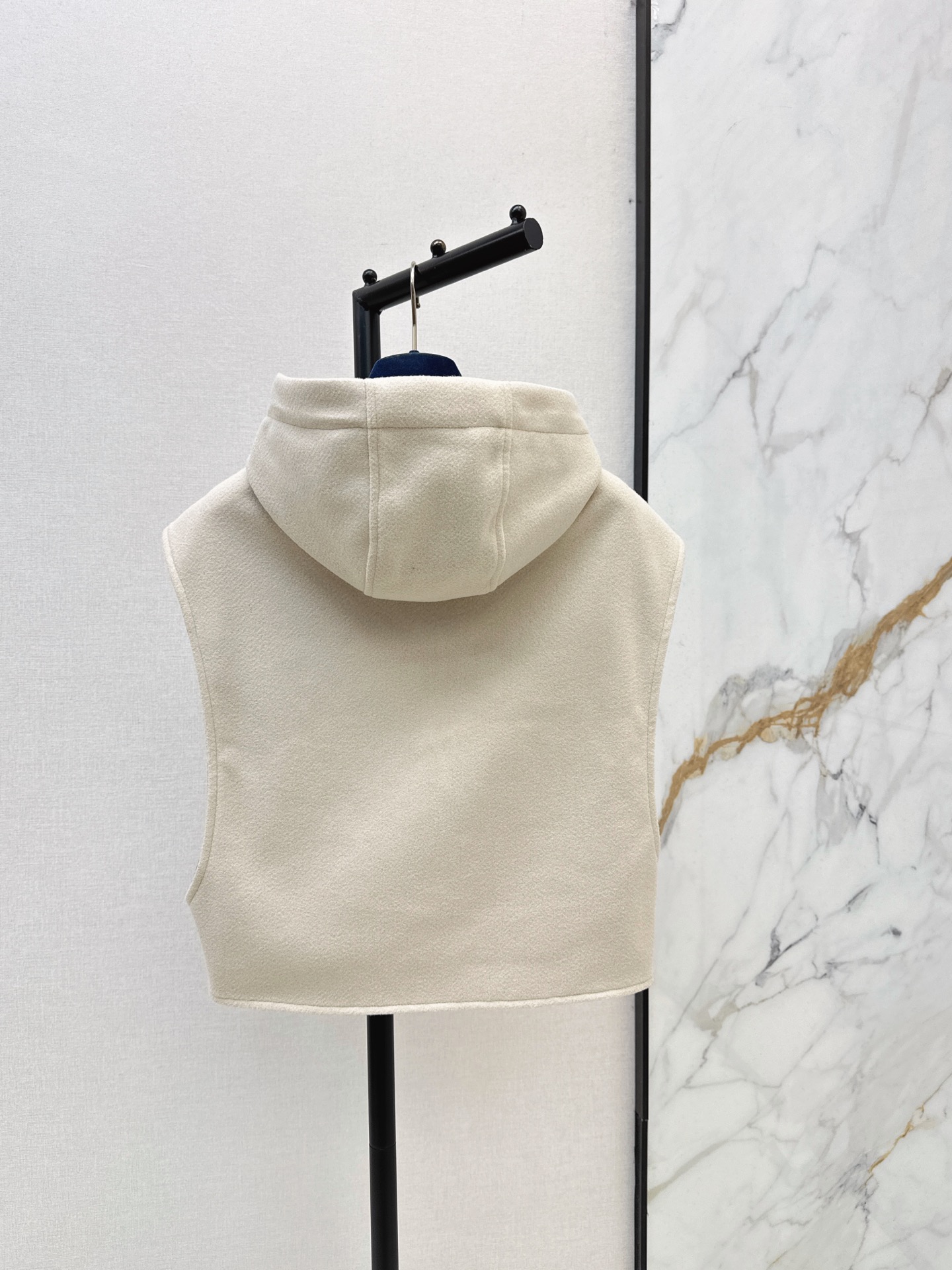 Loui 26fw hooded vest jacket