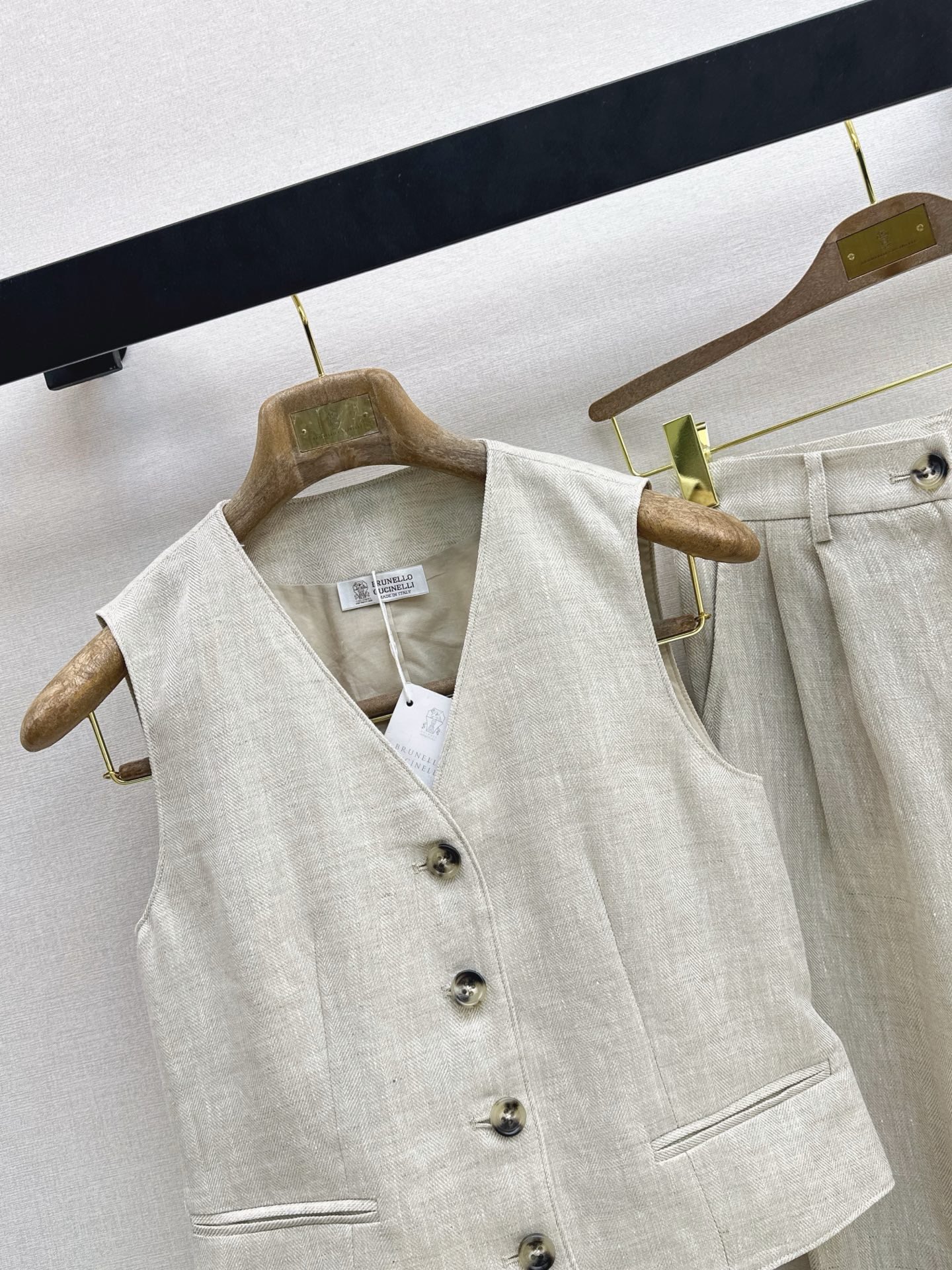 Brun 26ss v-neck waistcoat pants set