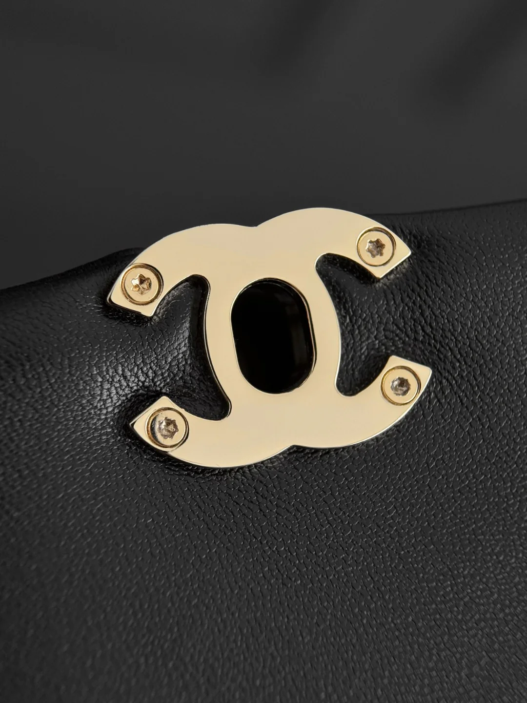 Chan 25S chain shoulder bag