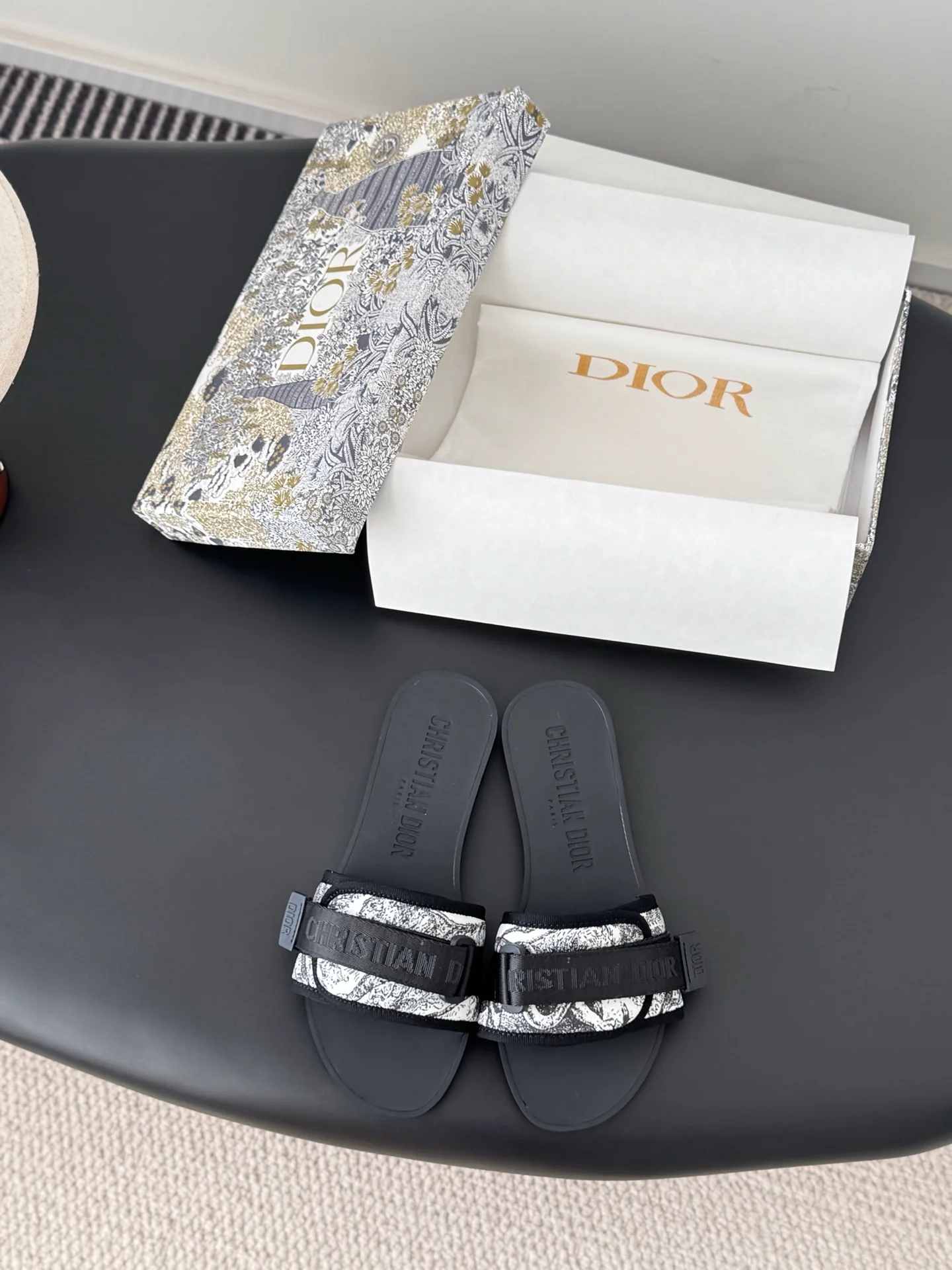 CD 25fw sandals