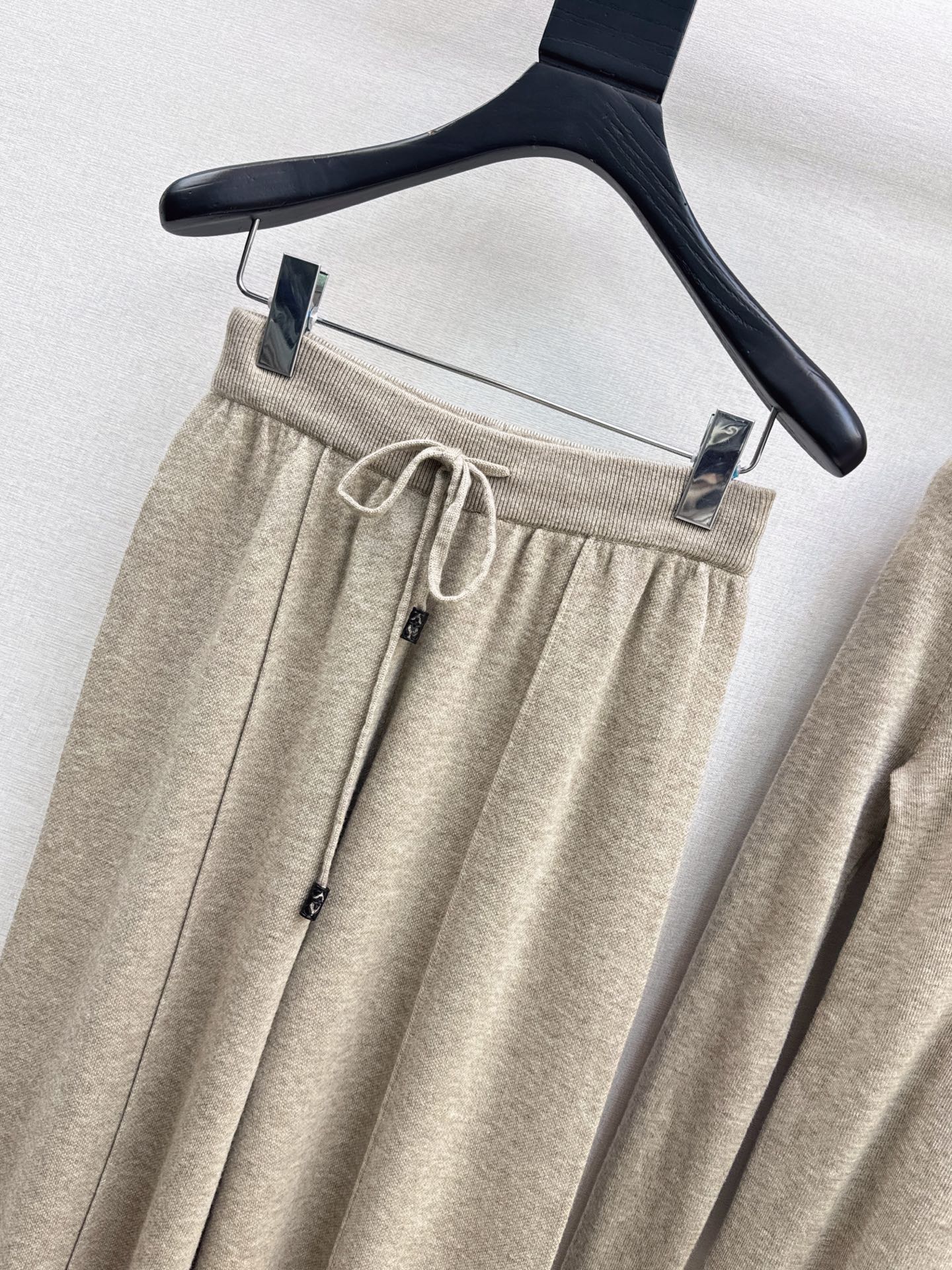 Her 26fw knit shawls basic tee pants sets
