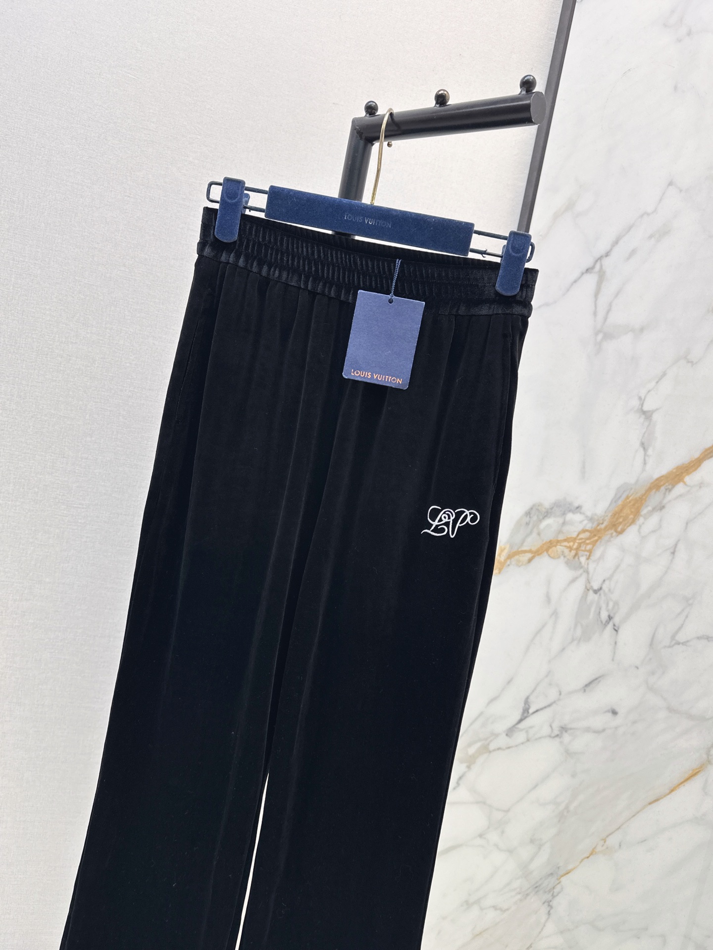 Loui 26fw velvety straight pants