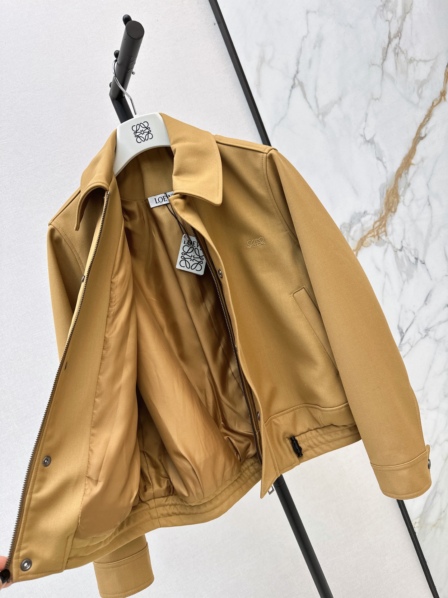 Loe 26fw zip-up jacket with drawstring hem