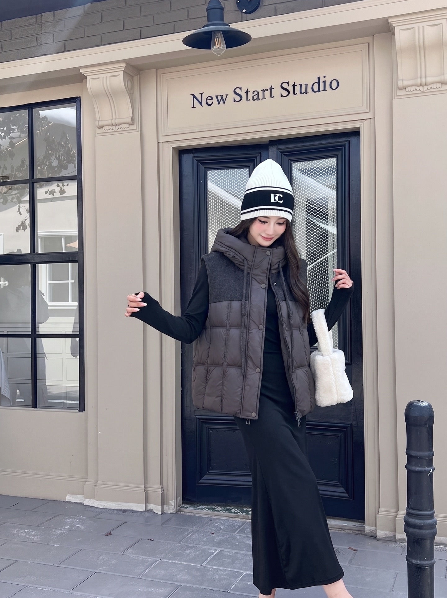 Max 26fw knit contract hooded down vest