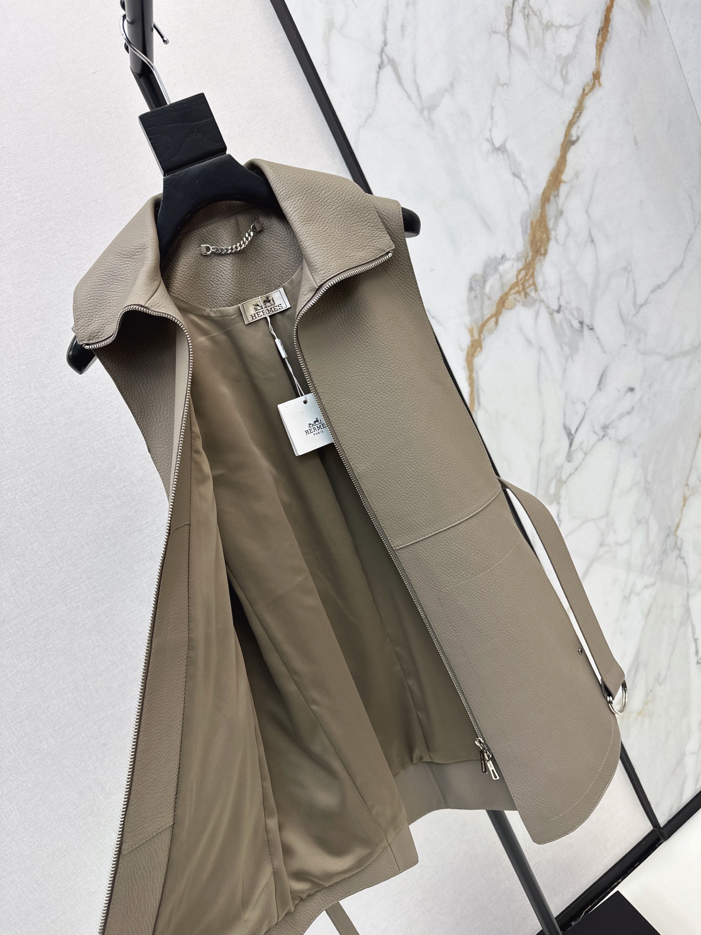Her 26fw belted leather vest jacket