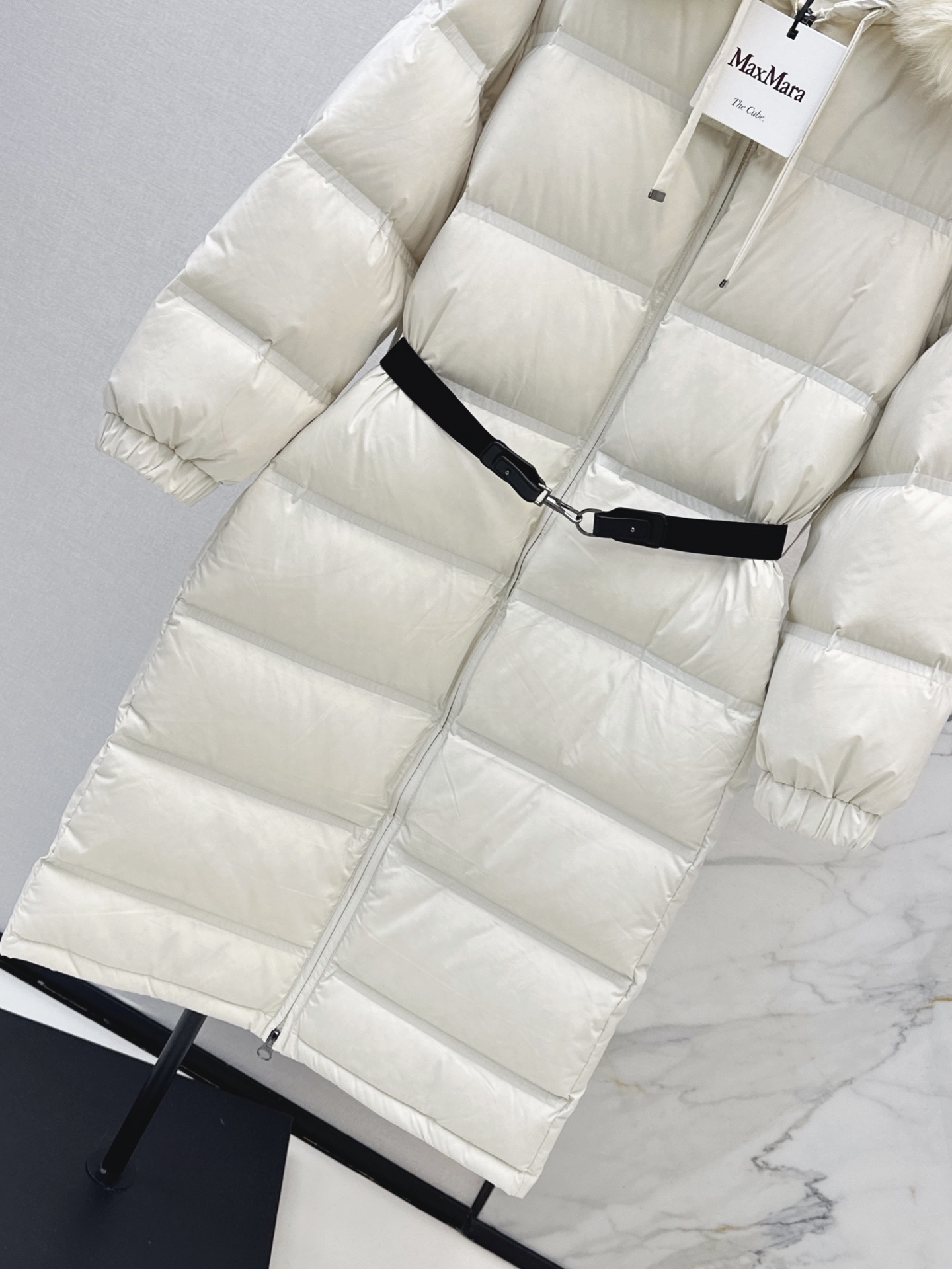 Max 26fw long belted hooded down jacket