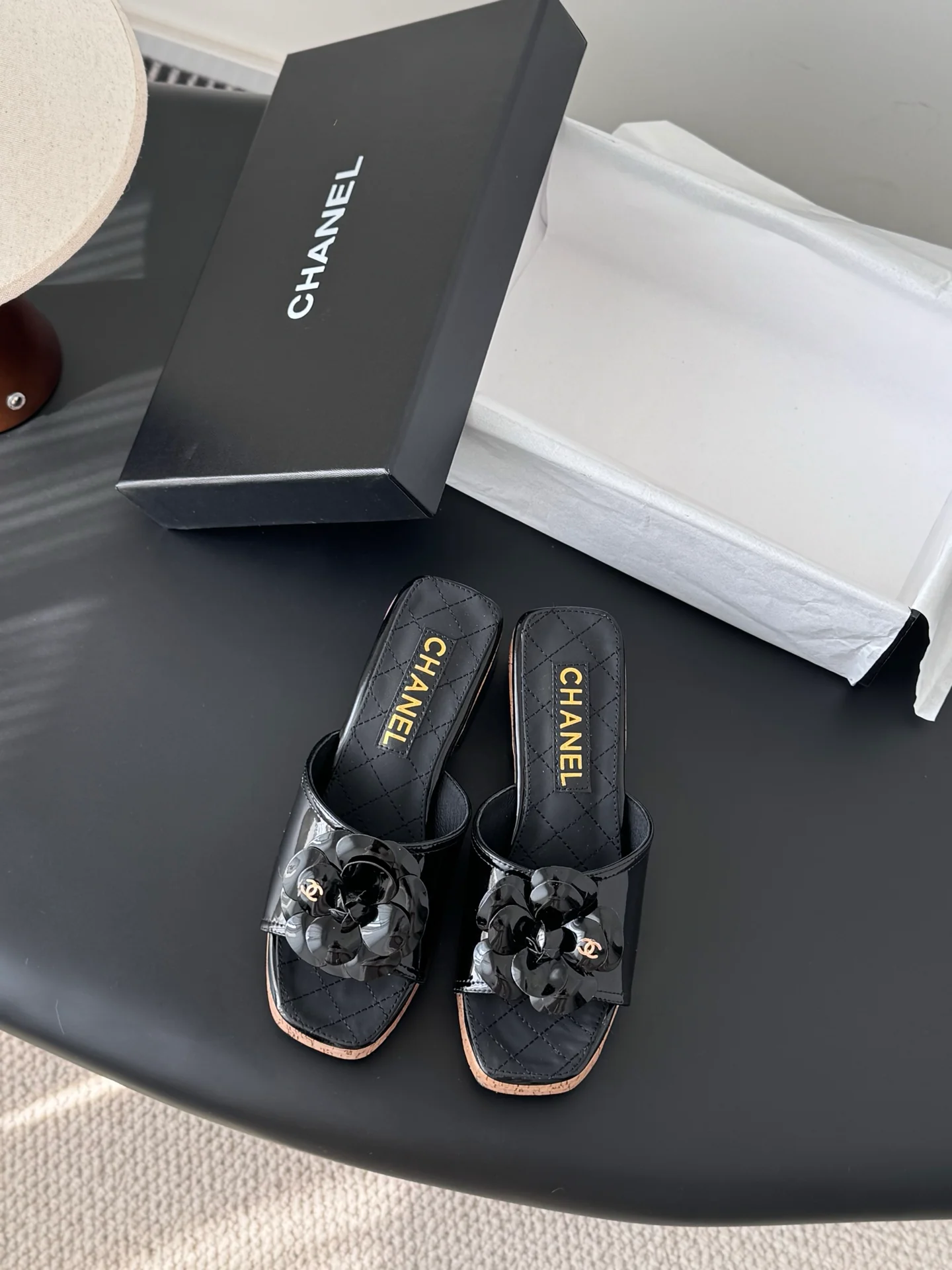 Chan 26ss camellia sides sandals