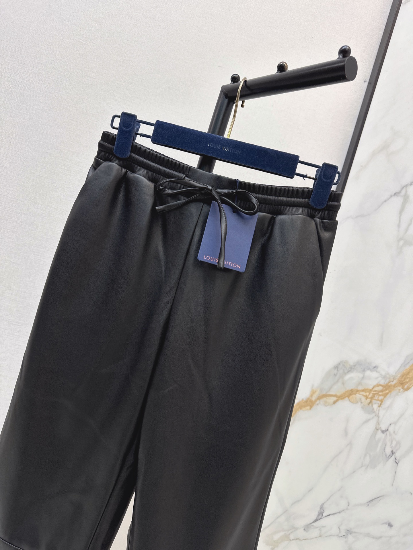 Loui 26fw pu cropped pants