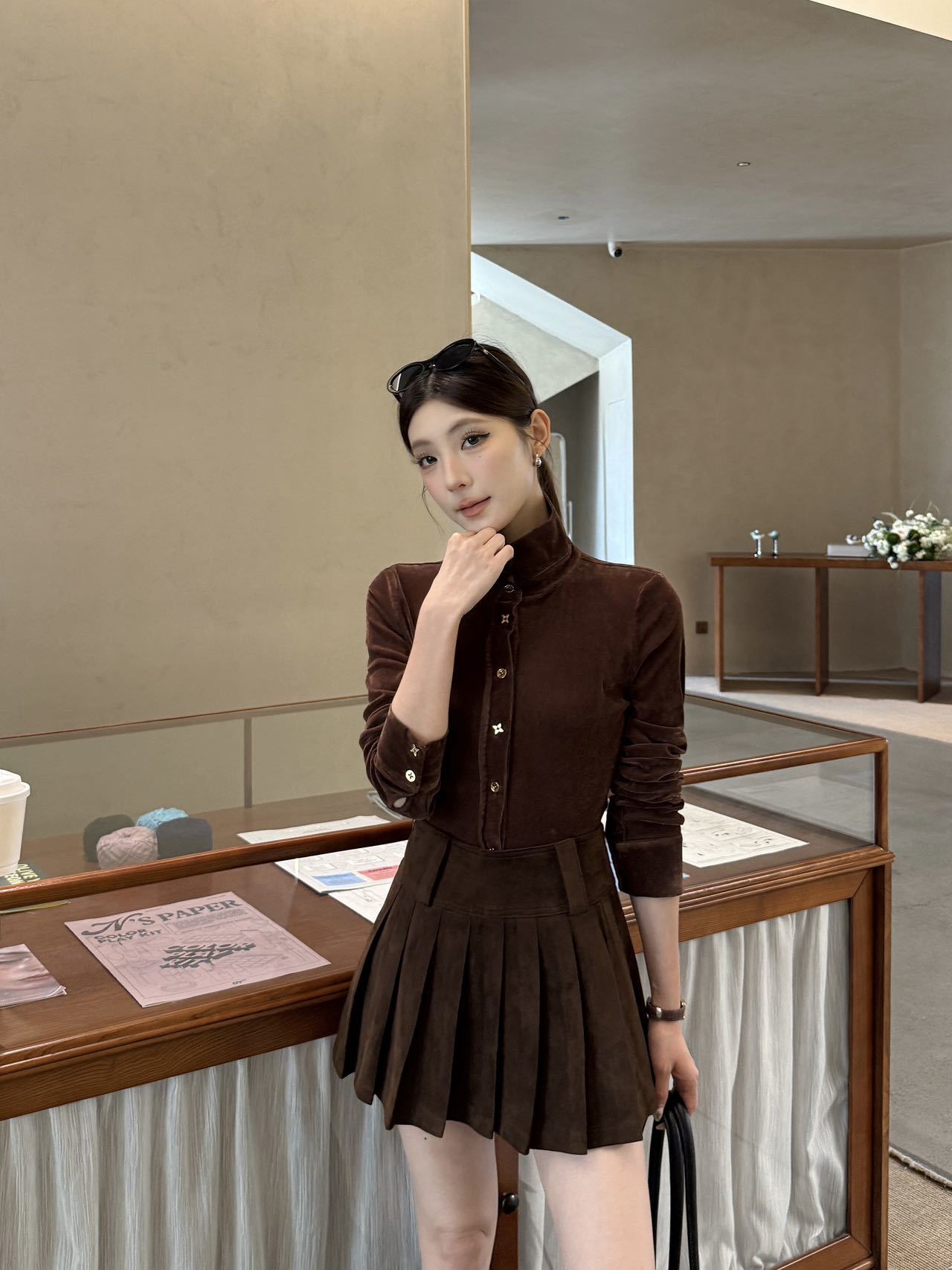 Loui 26fw velvet slim-fit top
