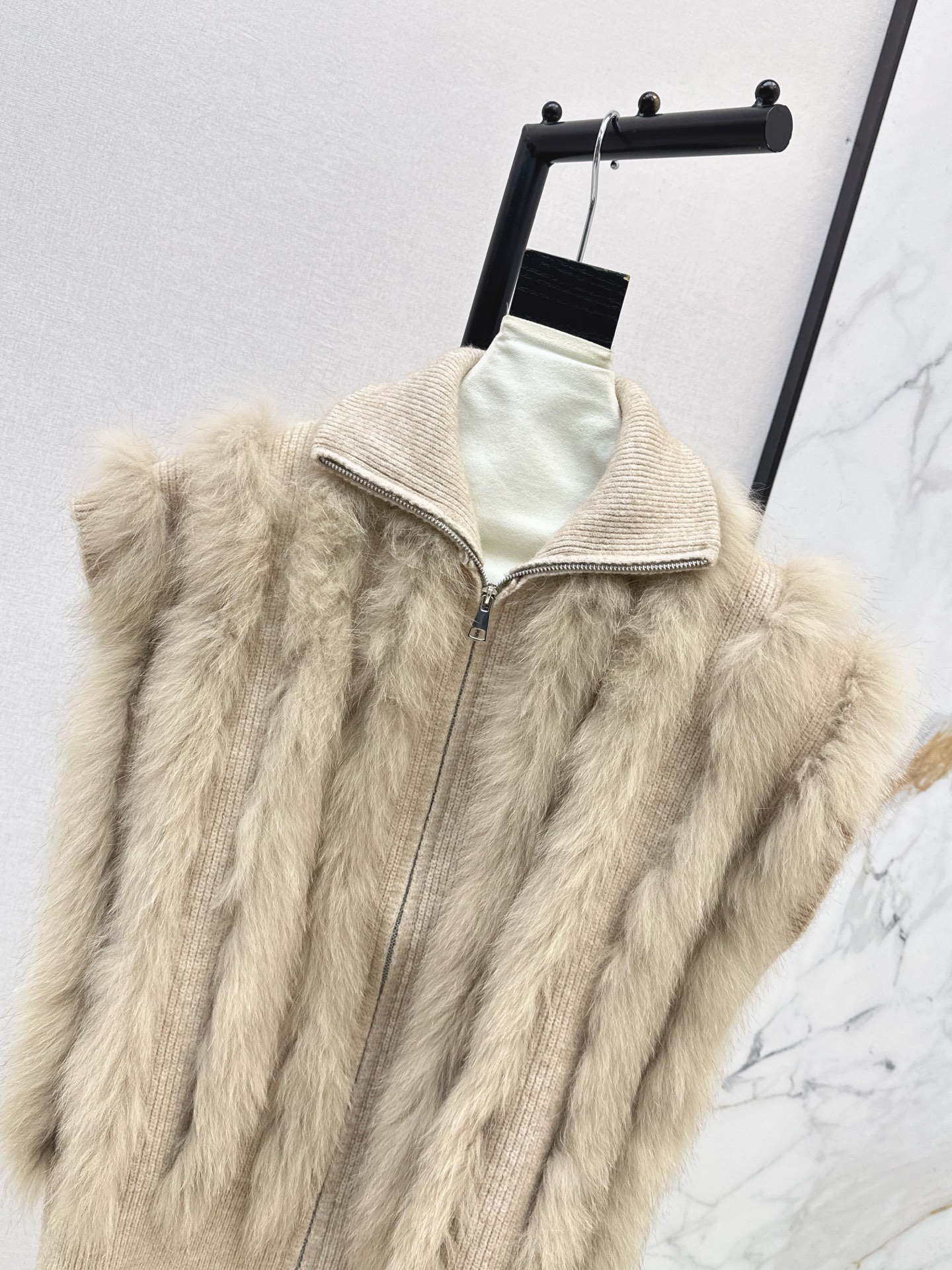 Fen 26fw fur-trim knit vest