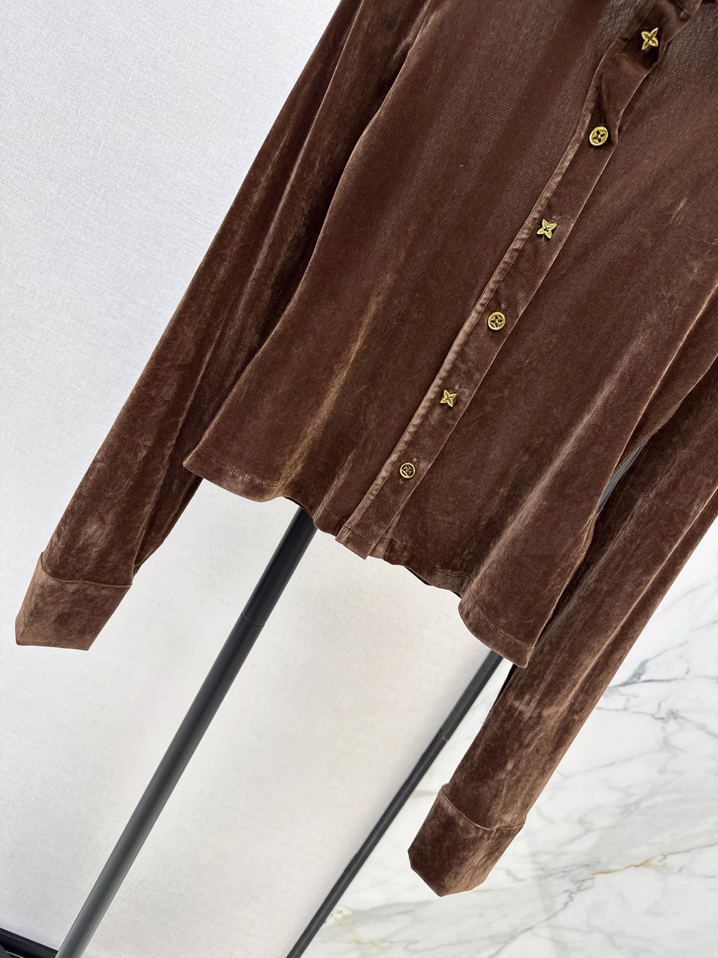 Loui 26fw velvet slim-fit top