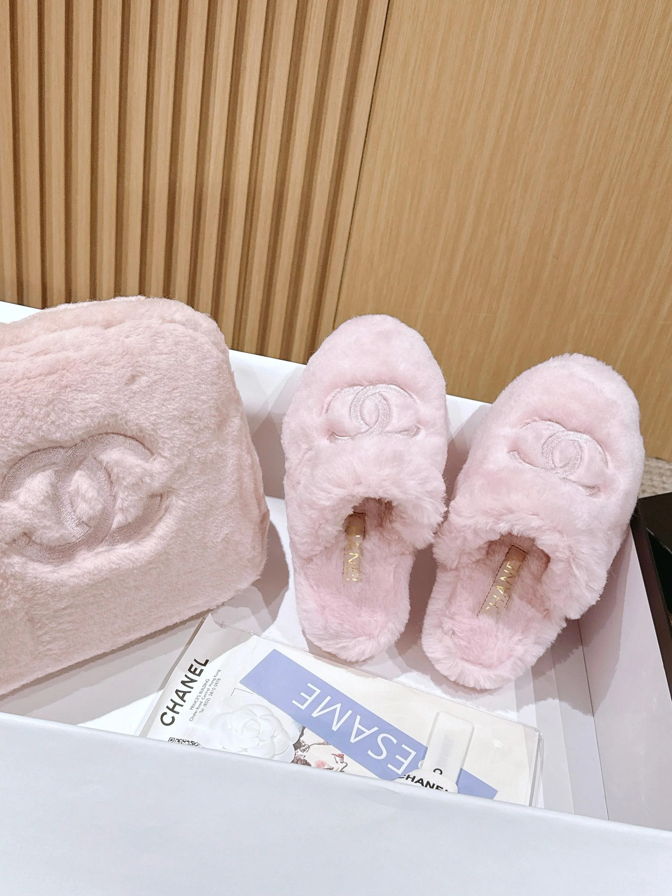 Chan 25fw fluffy slippers