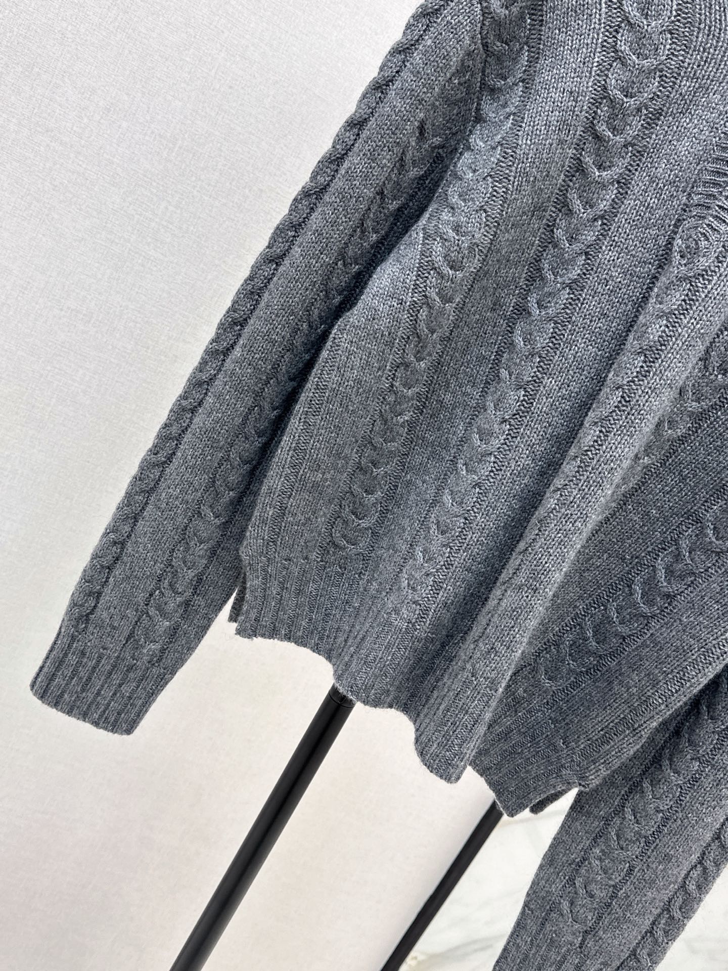 Loe 26fw cashmere sweater