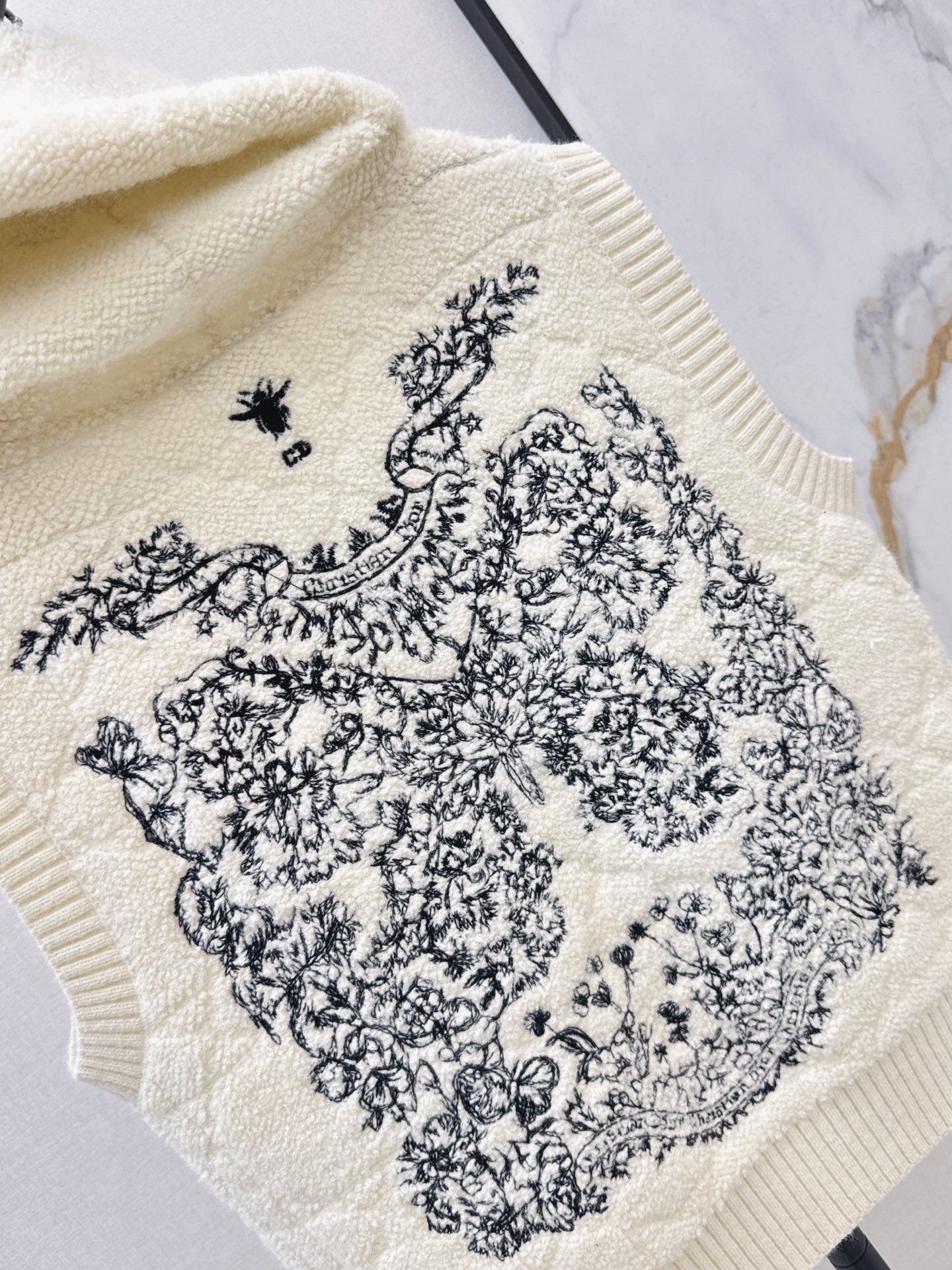 CD 26fw embroidery hooded vest