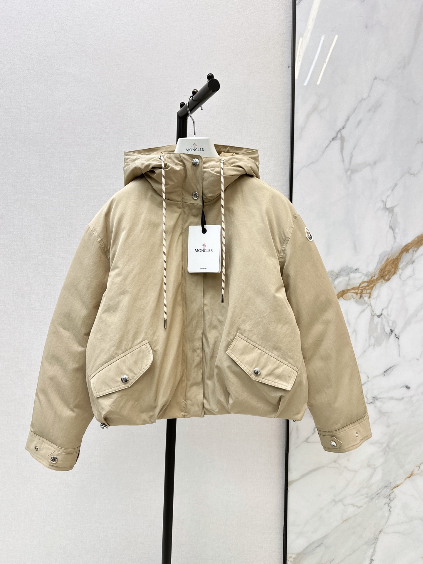 Monc 26fw hooded cropped down jacket