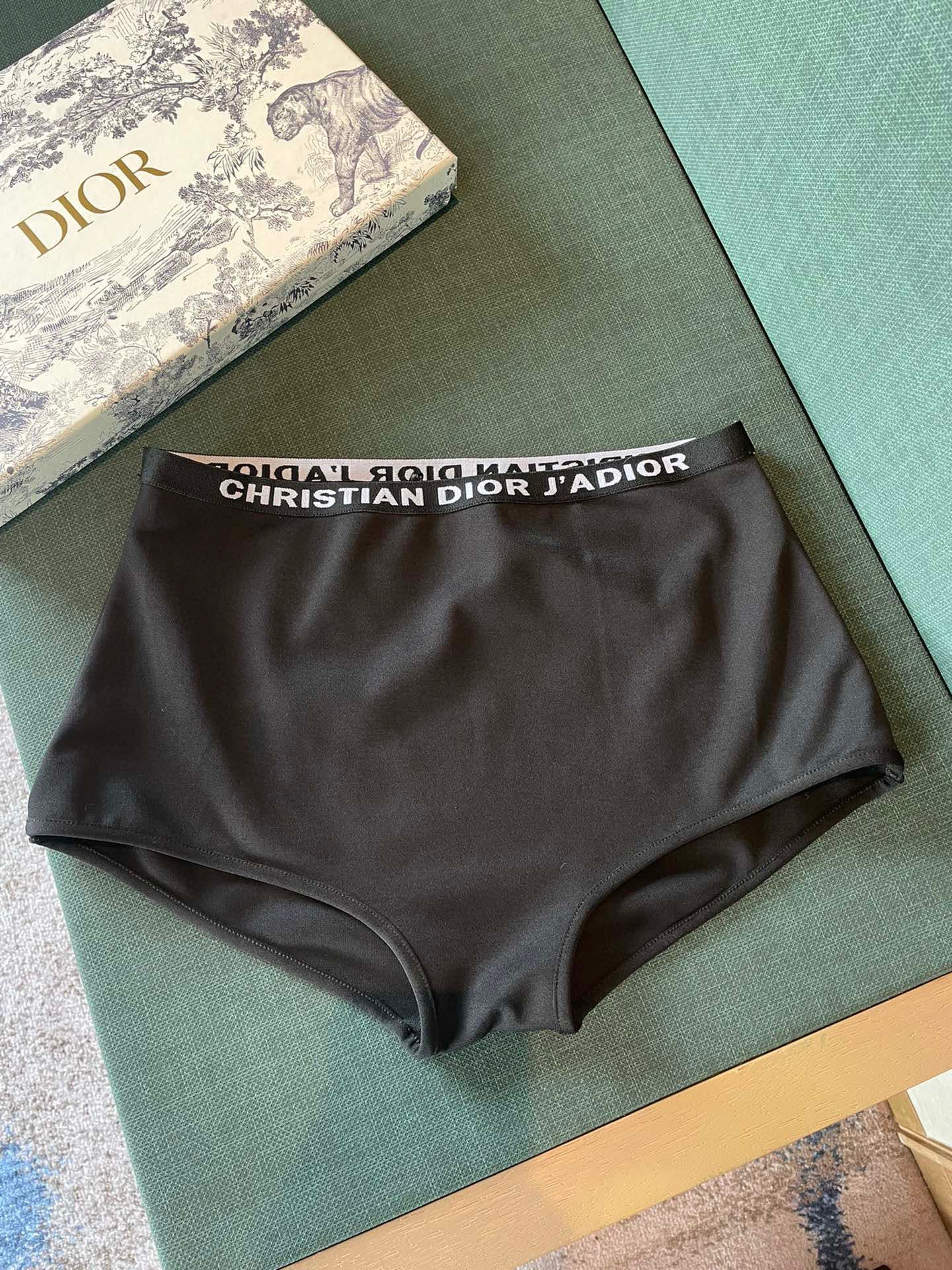 D swimsuit