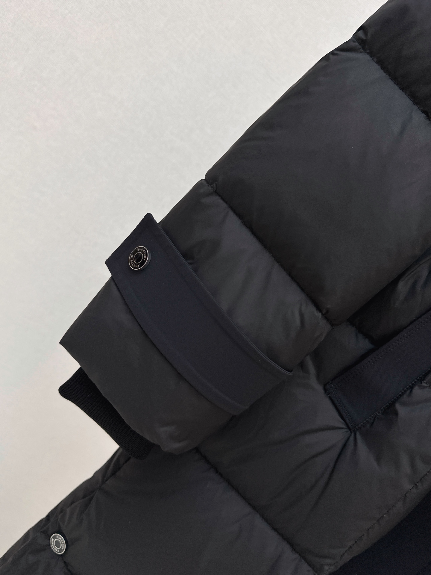 Bur 26fw hooded down jacket