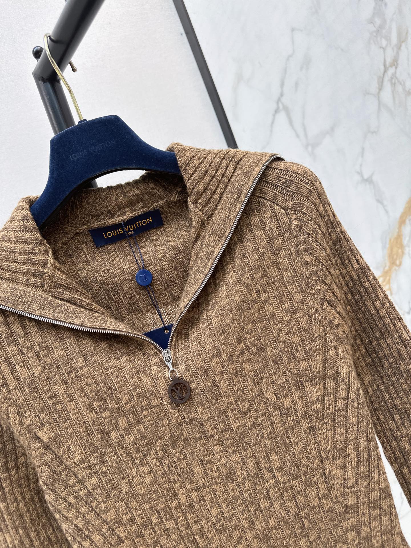 Loui 26fw slim-fit knit sweater