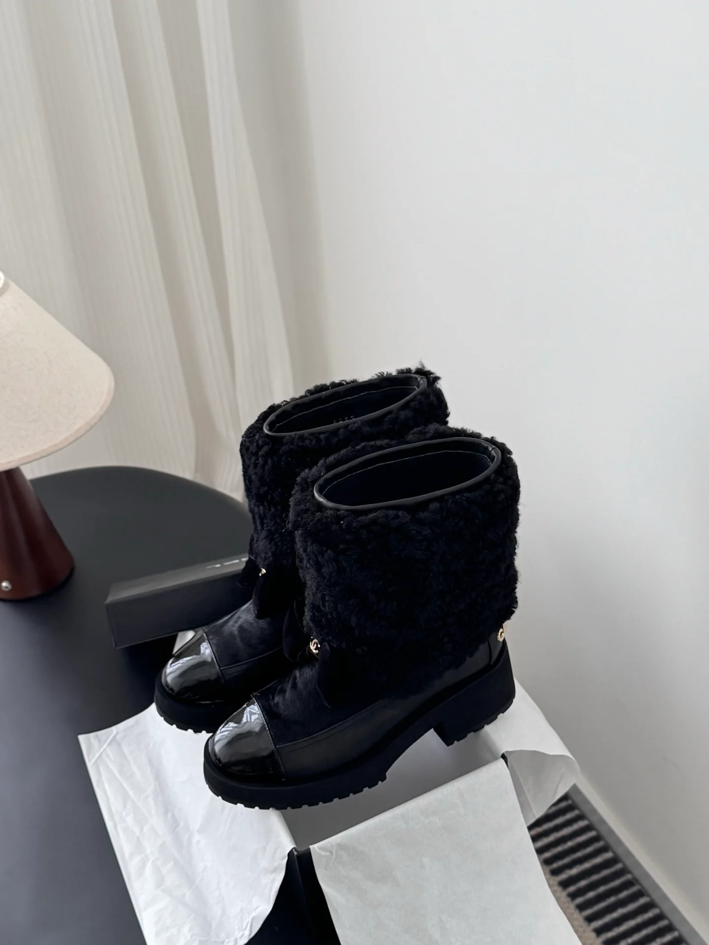 Chan 25fw plush boots with bow