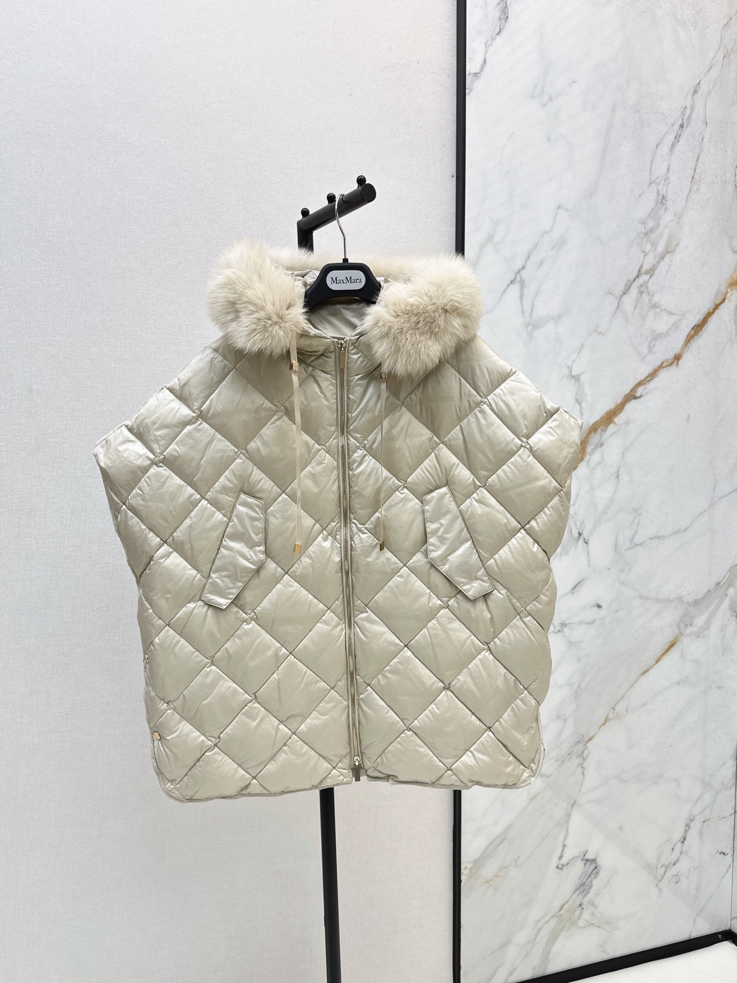Max 26fw Hooded Down Vest