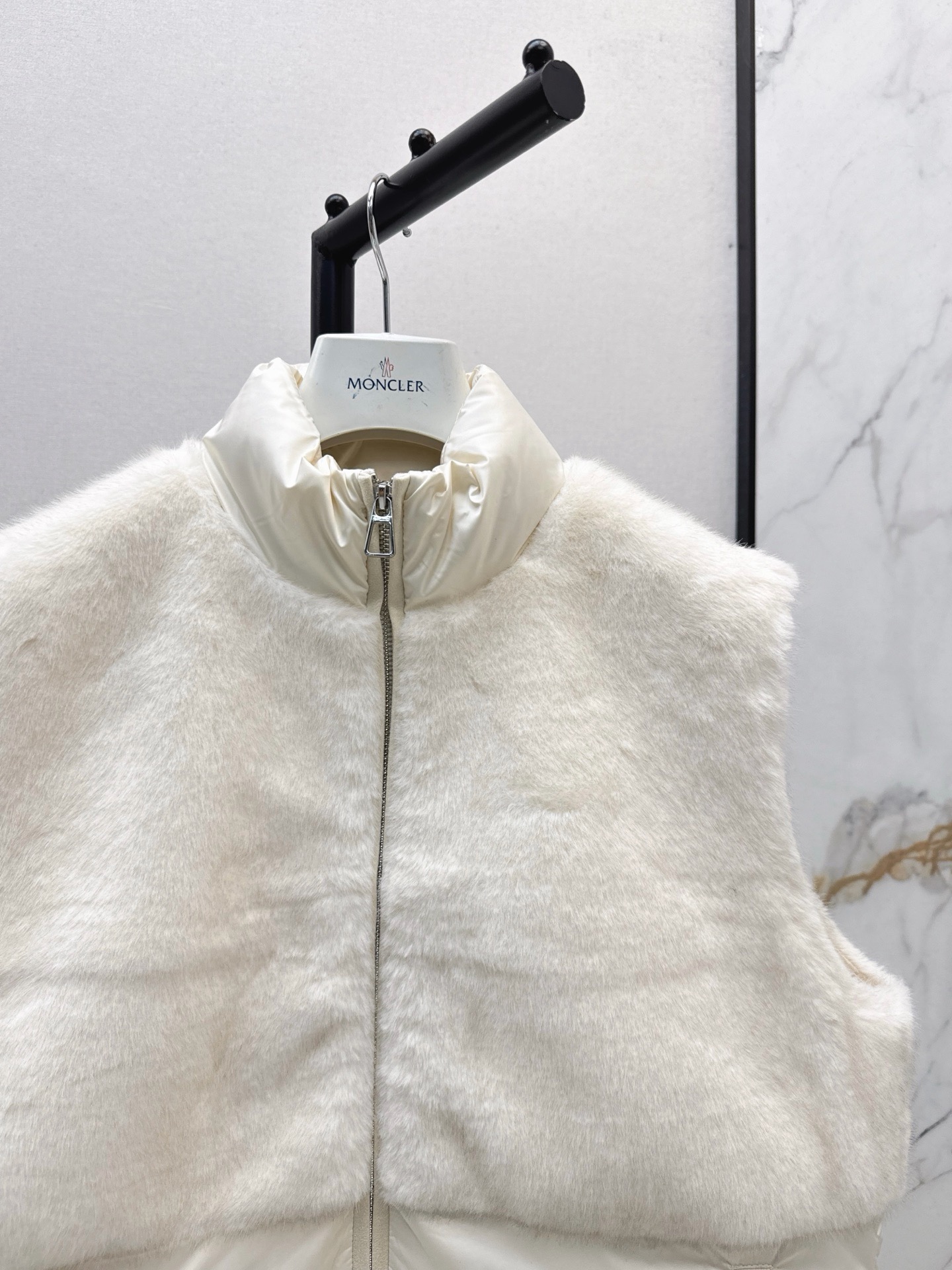 Monc 26fw faux-fur puffer vest