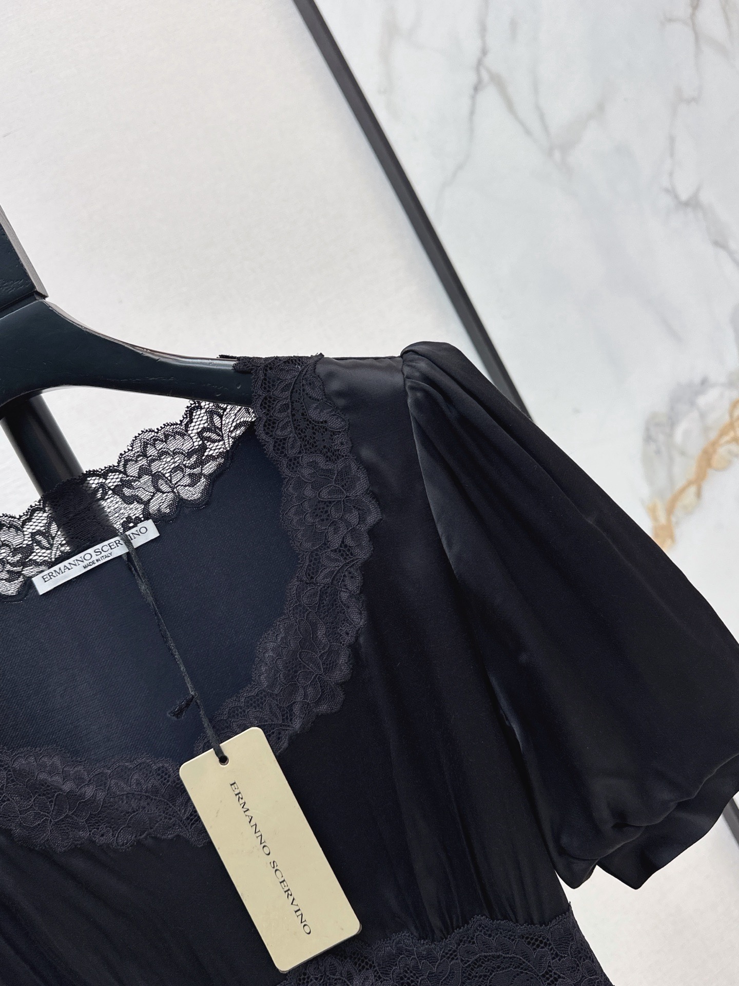 ES 26ss lace trim top