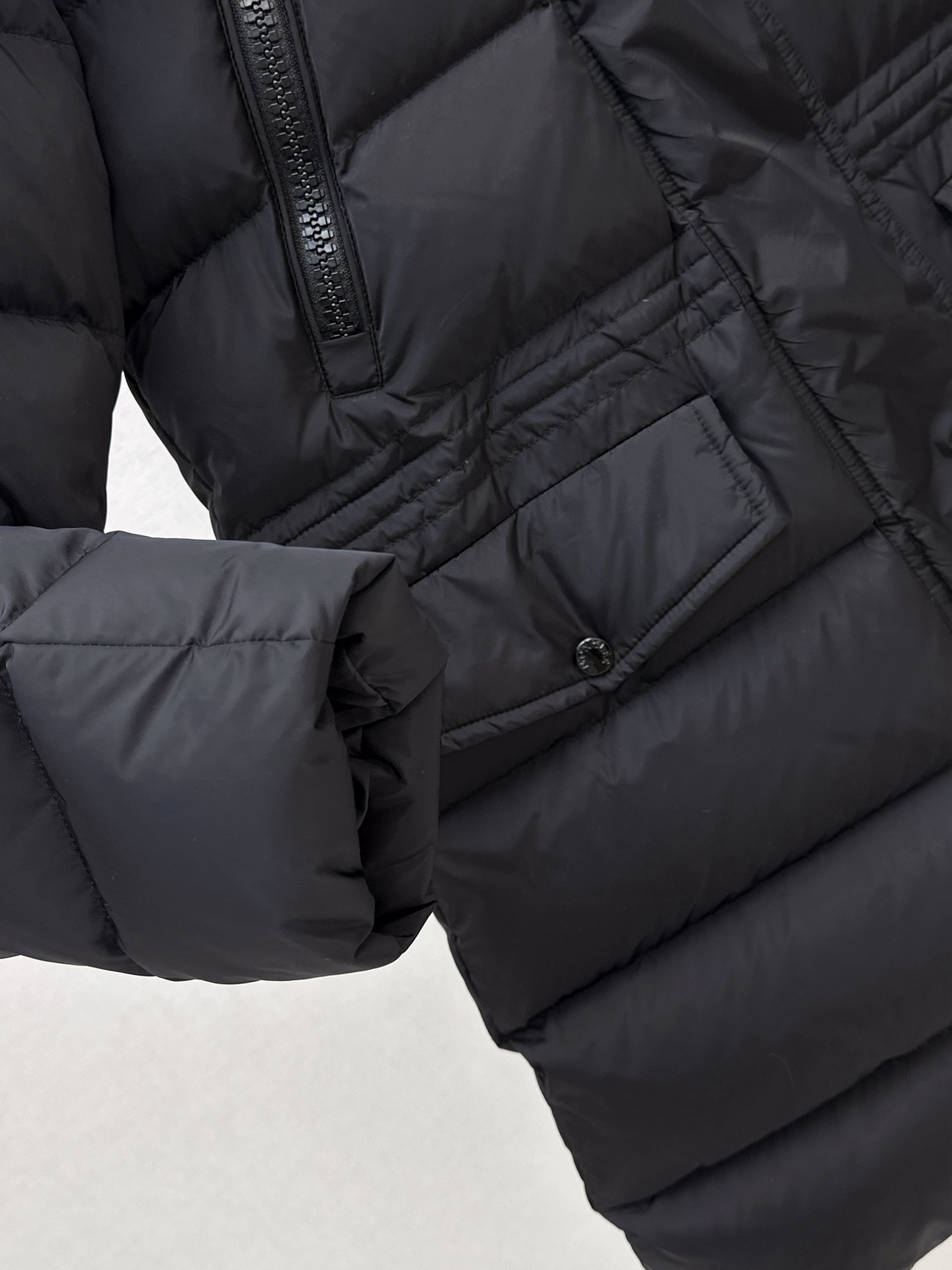 Monc 26fw fur-trim hooded down jacket